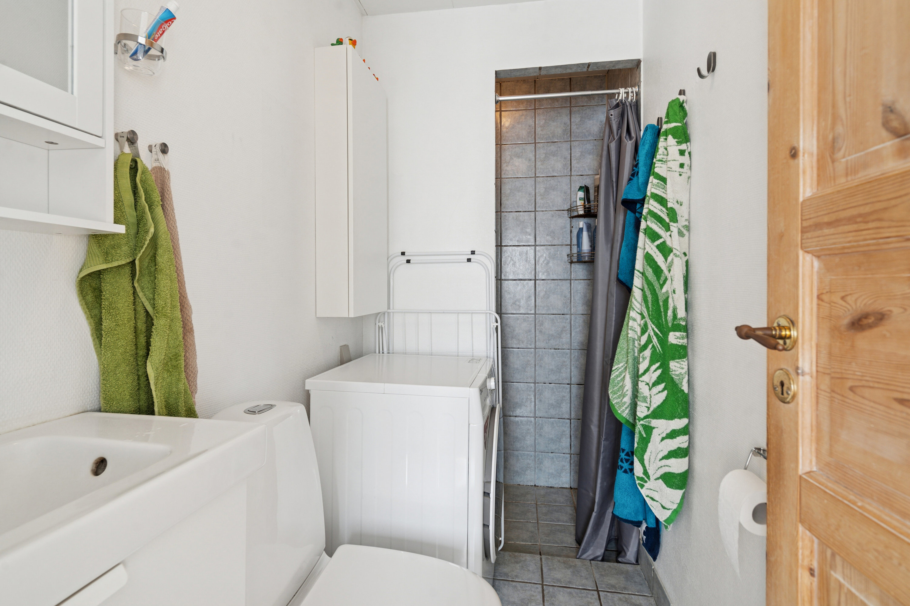 Fremhævet badeværelse billede i fuldskærmstilstand. Billede af Nyborgvej 104B, st.. tv., 5000 Odense C