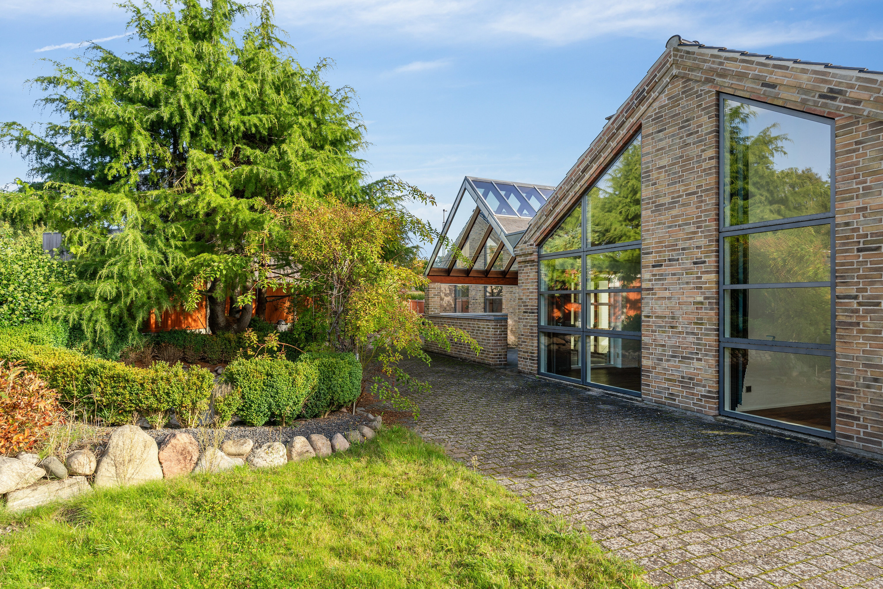 Fremhævet set fra haven billede i fuldskærmstilstand. Billede af Ålykkevej 2A, Sejs-Svejbæk, 8600 Silkeborg