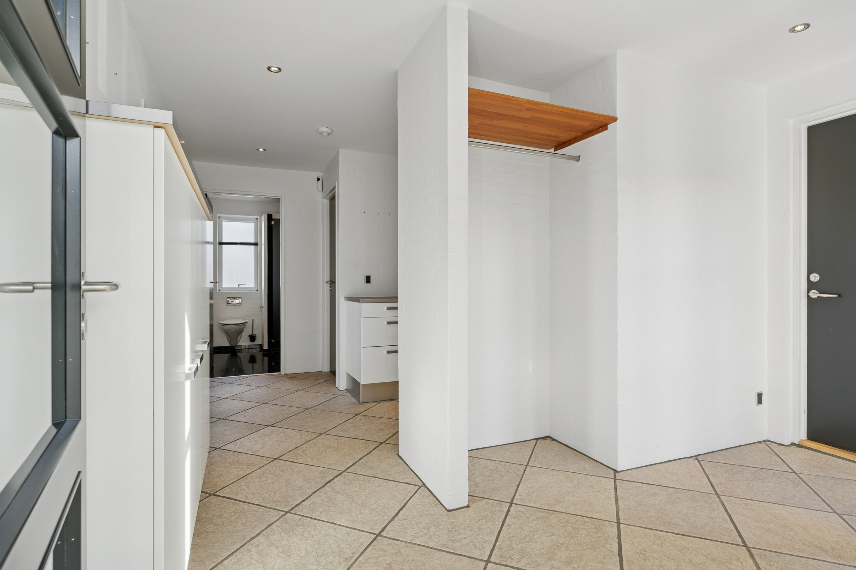 Fremhævet gang billede i fuldskærmstilstand. Billede af Ålykkevej 2A, Sejs-Svejbæk, 8600 Silkeborg