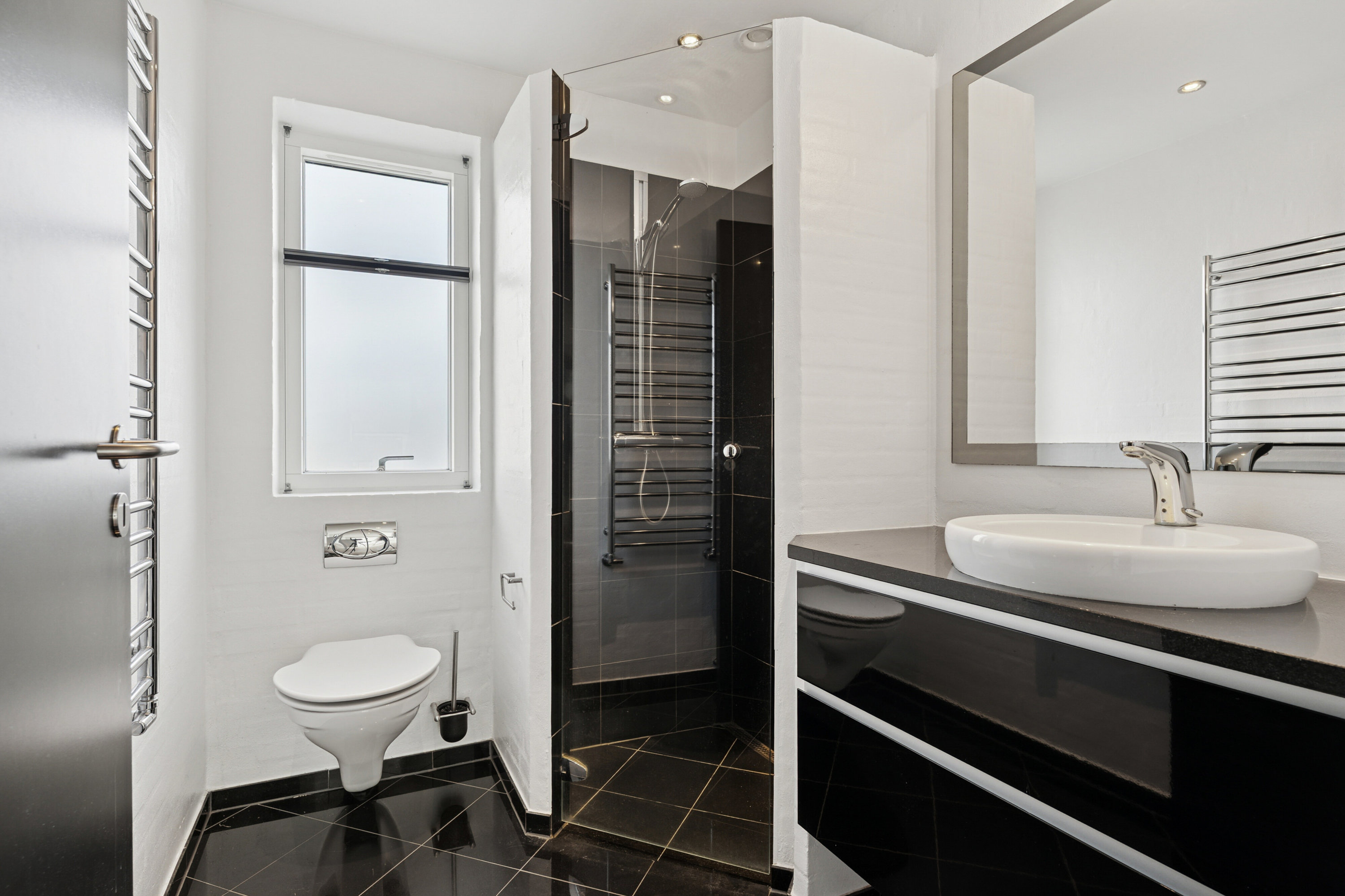 Fremhævet badeværelse billede i fuldskærmstilstand. Billede af Ålykkevej 2A, Sejs-Svejbæk, 8600 Silkeborg