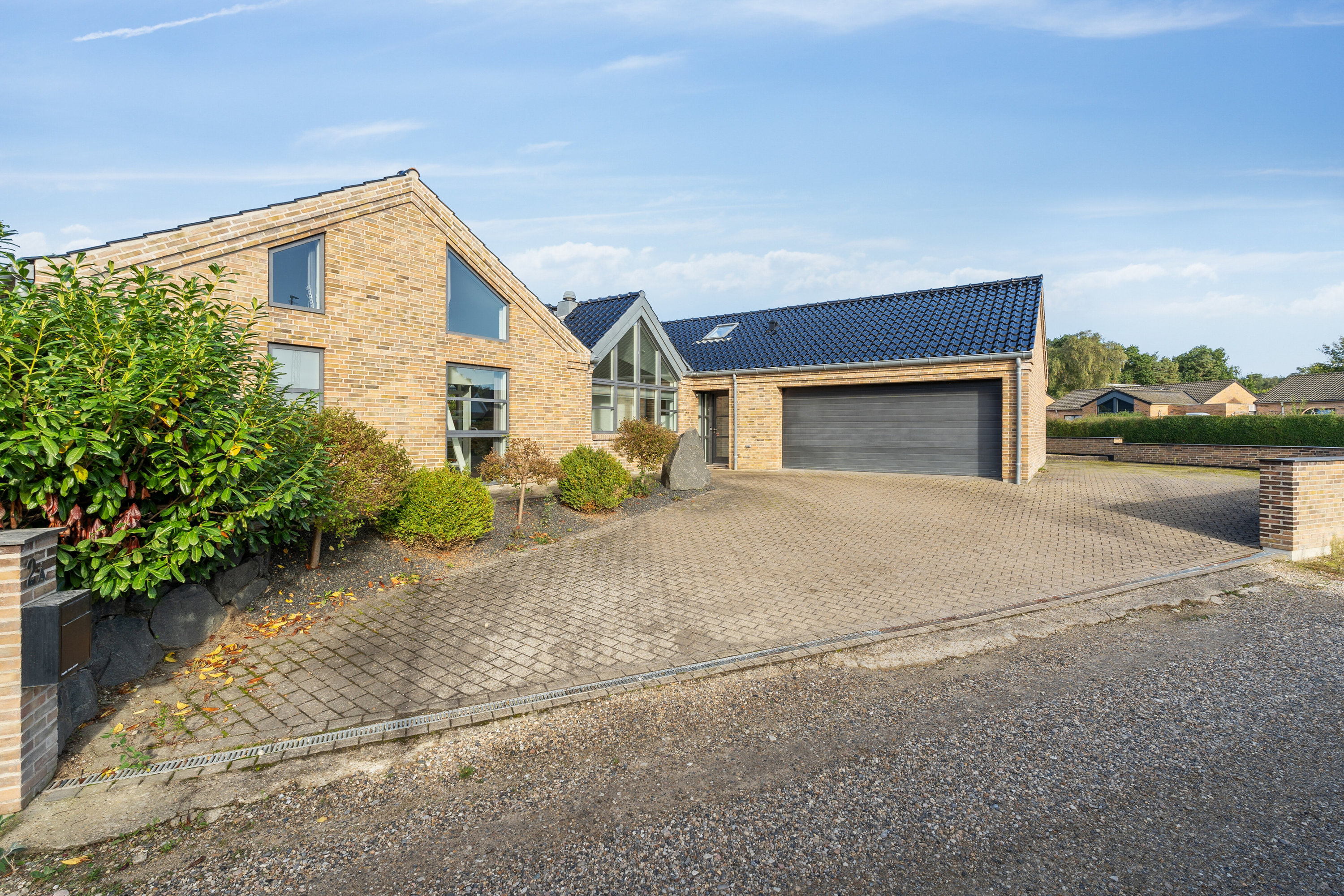 Fremhævet set fra vejen billede i fuldskærmstilstand. Billede af Ålykkevej 2A, Sejs-Svejbæk, 8600 Silkeborg