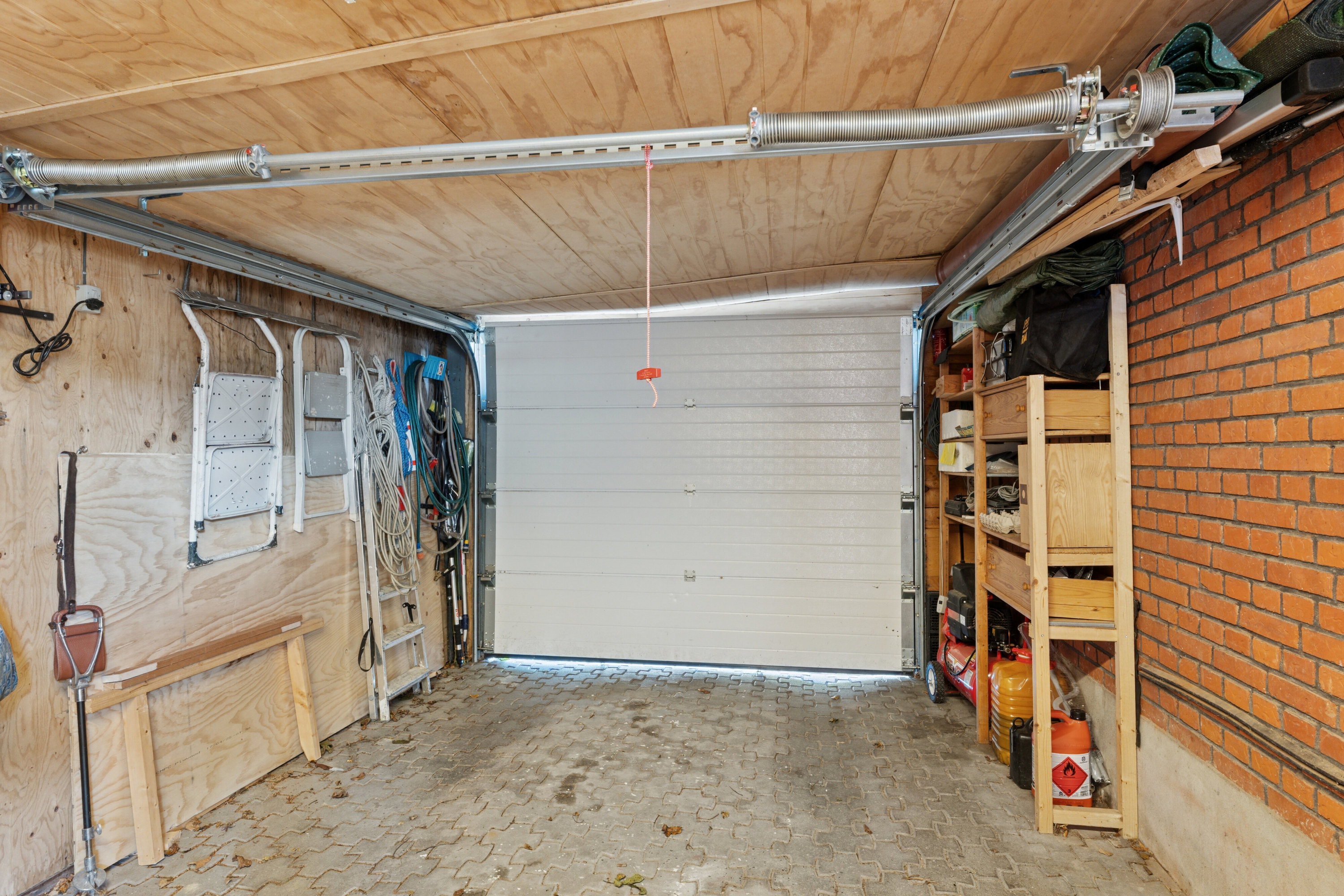 Fremhævet garage billede i fuldskærmstilstand. Billede af Lindevej 28, 4760 Vordingborg