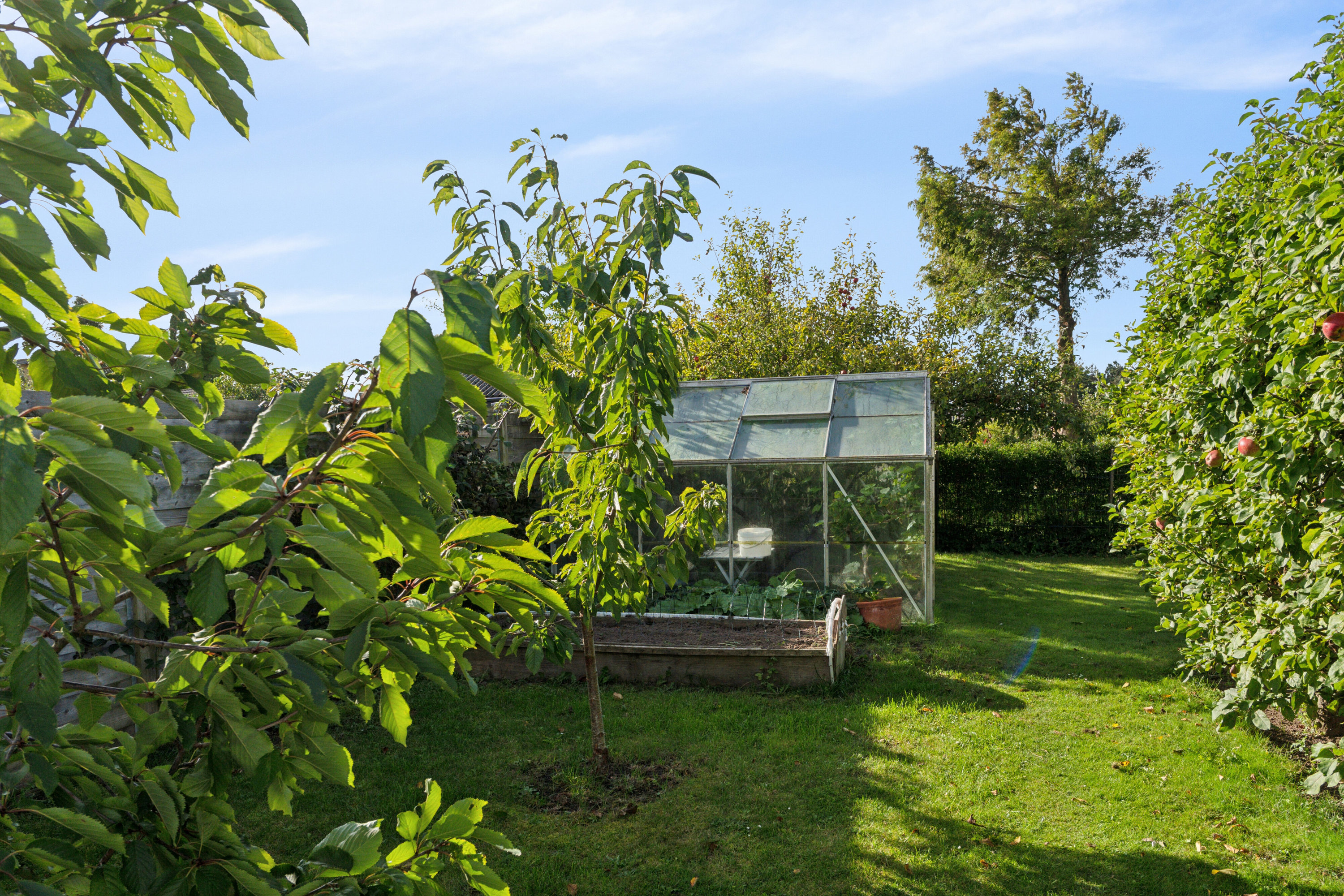 Fremhævet set fra haven billede i fuldskærmstilstand. Billede af Lindevej 28, 4760 Vordingborg