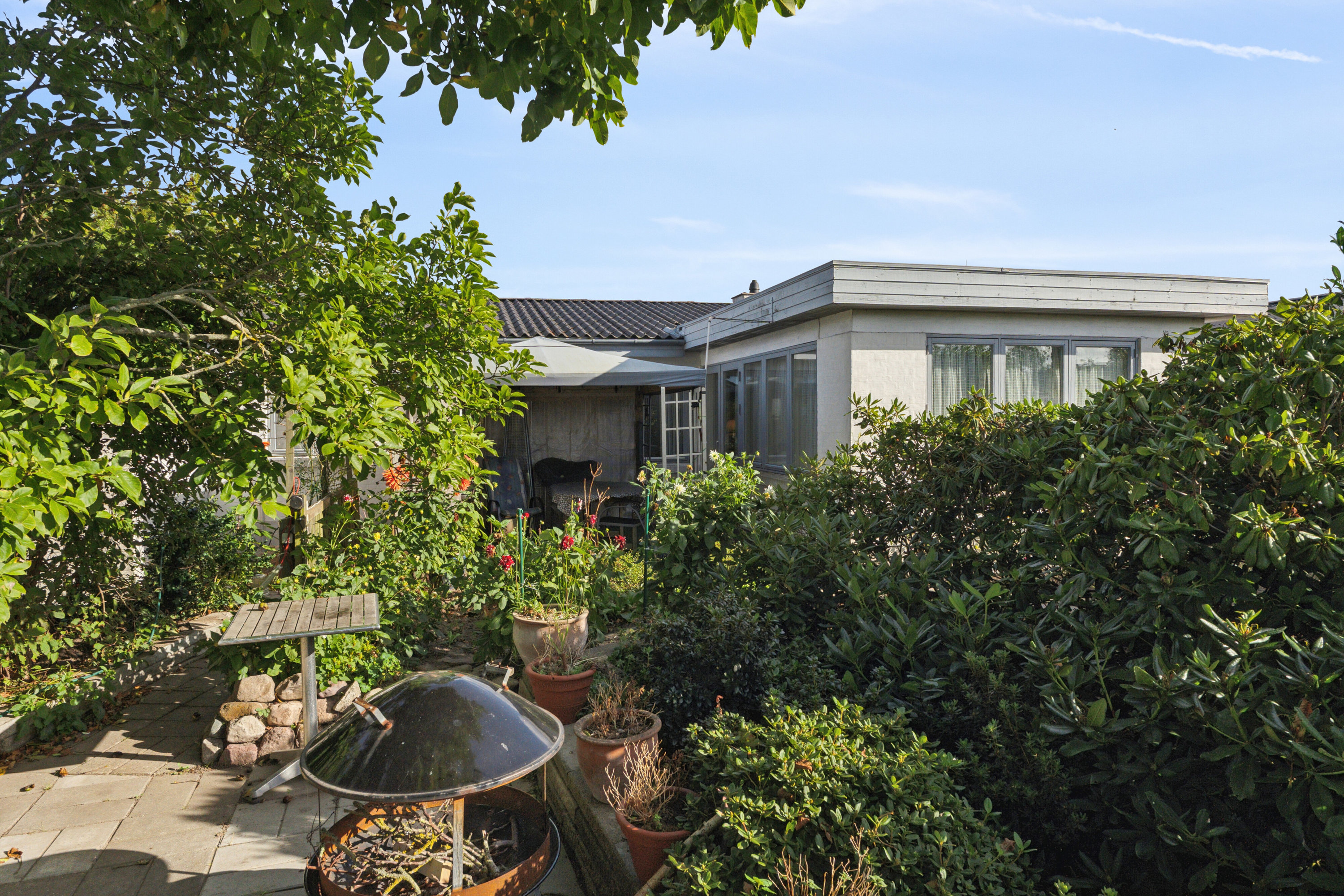 Fremhævet set fra haven billede i fuldskærmstilstand. Billede af Lindevej 28, 4760 Vordingborg