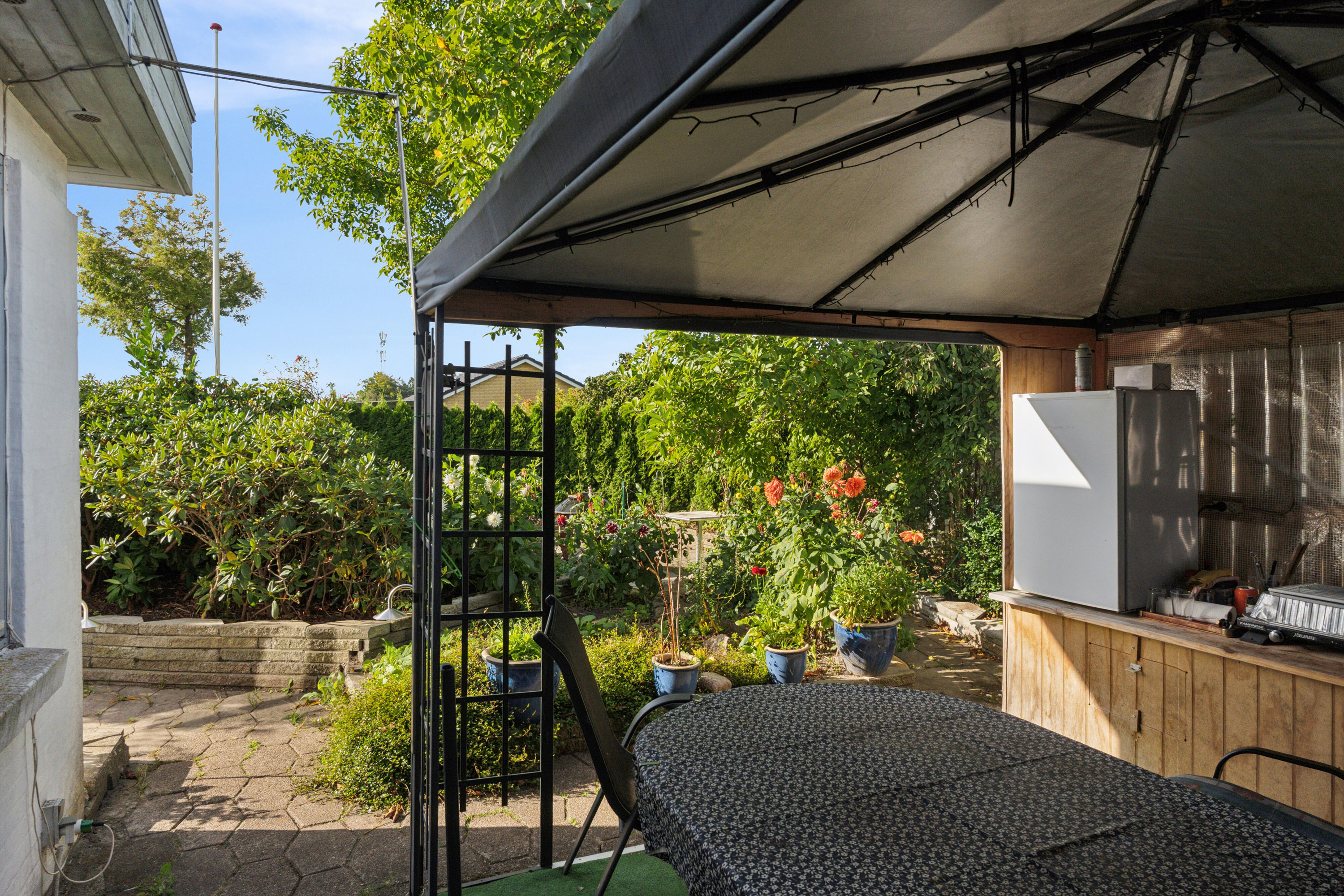 Fremhævet set fra haven billede i fuldskærmstilstand. Billede af Lindevej 28, 4760 Vordingborg