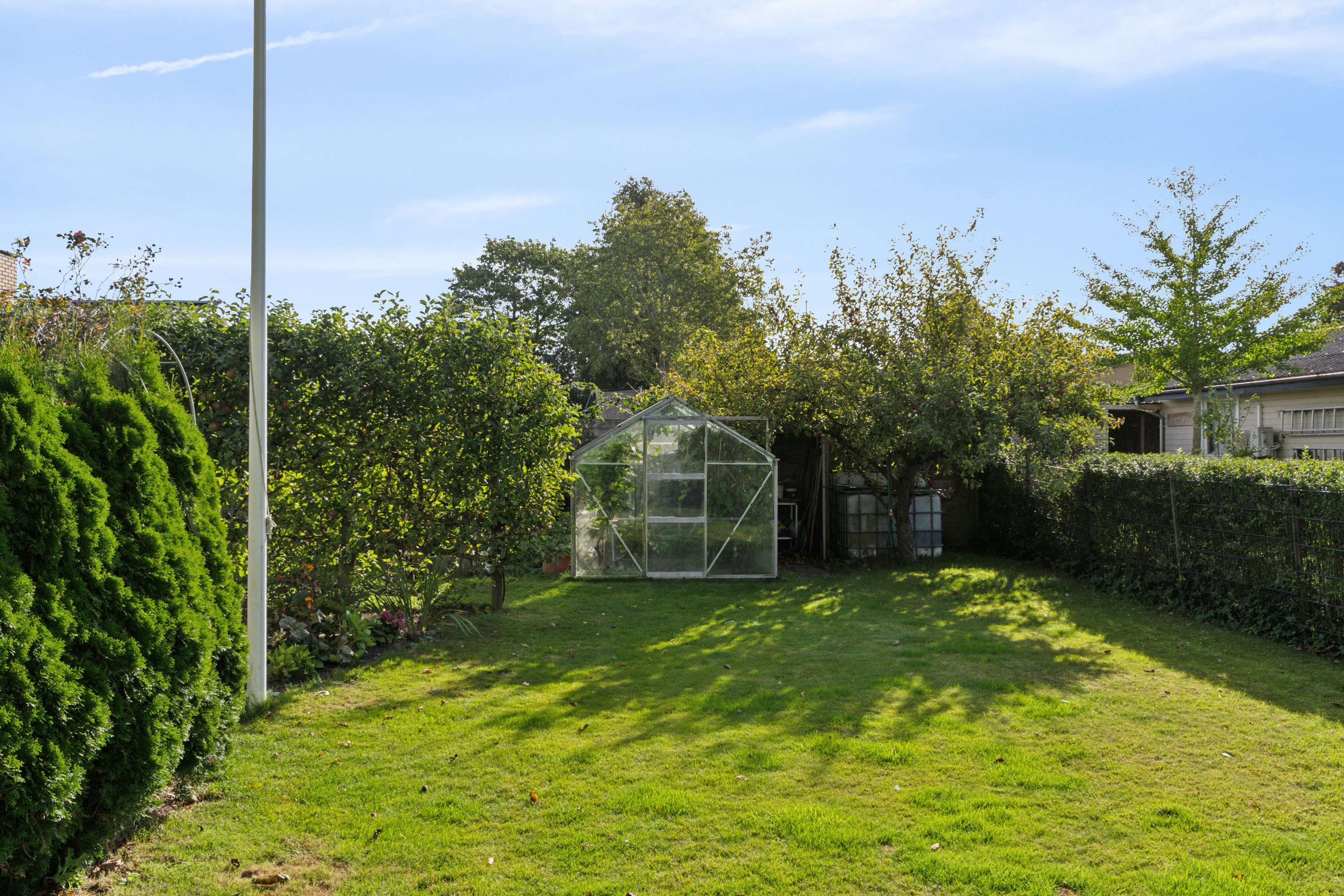 Fremhævet set fra haven billede i fuldskærmstilstand. Billede af Lindevej 28, 4760 Vordingborg