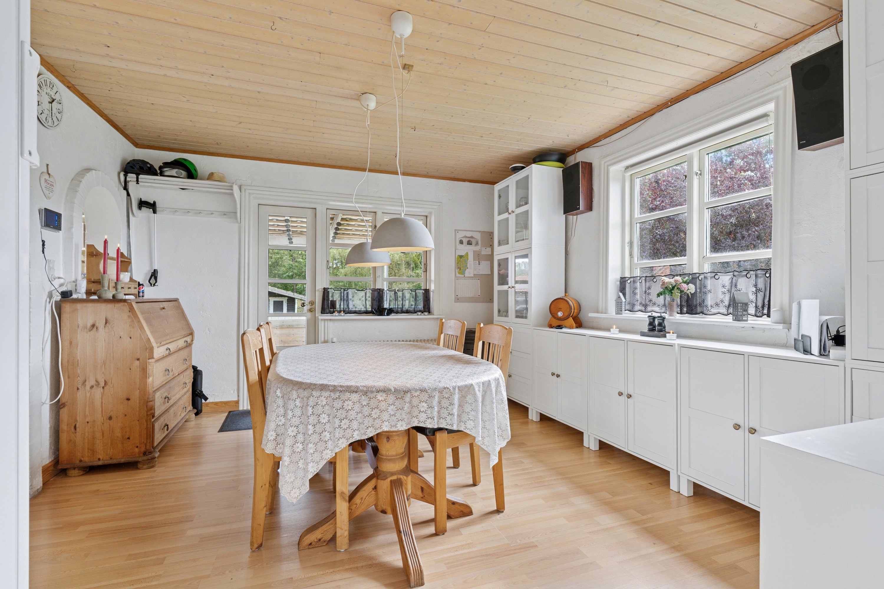 Fremhævet spisestue billede i fuldskærmstilstand. Billede af Porsevej 2, 7470 Karup J