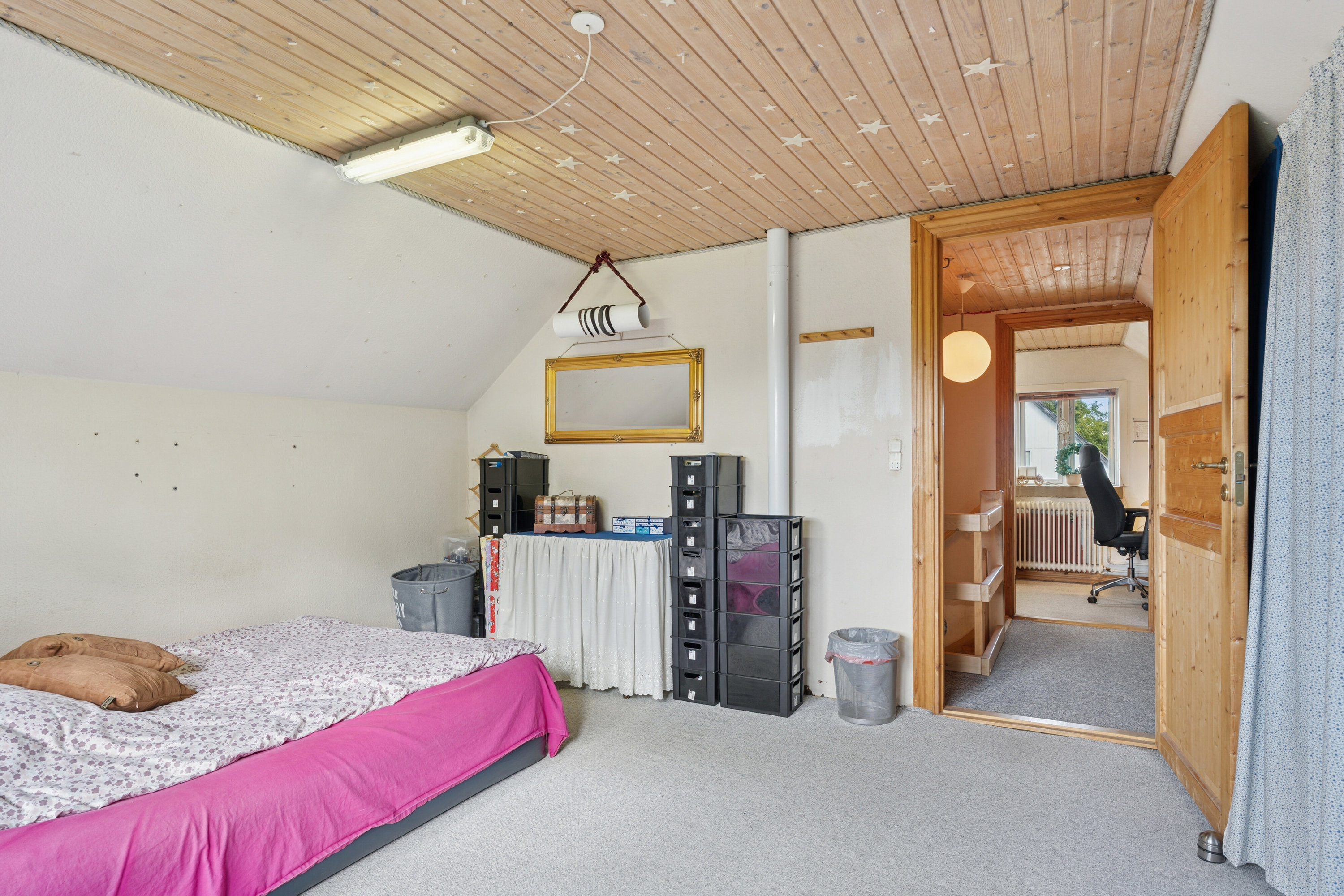 Fremhævet soveværelse billede i fuldskærmstilstand. Billede af Porsevej 2, 7470 Karup J