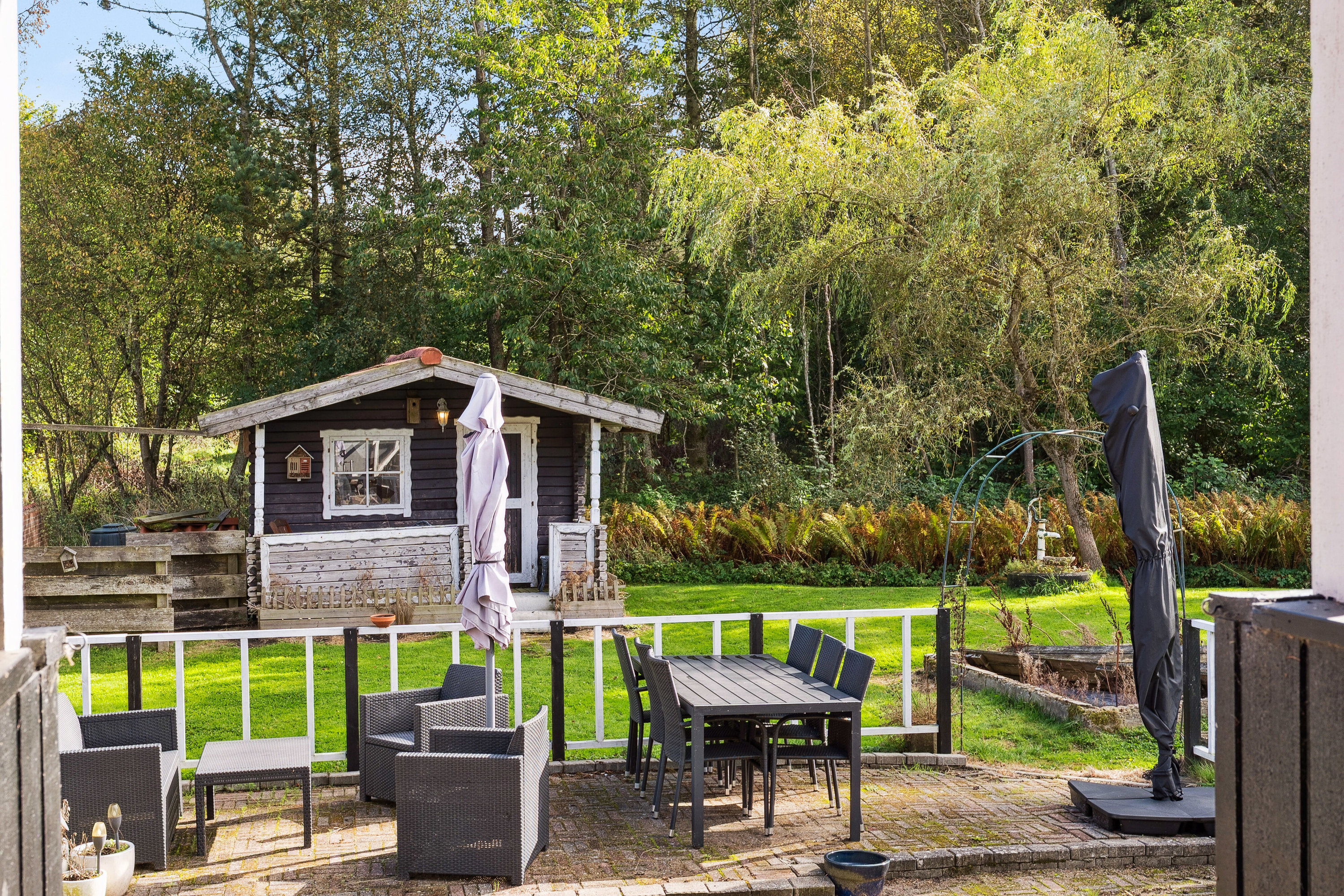 Fremhævet terrasse billede i fuldskærmstilstand. Billede af Porsevej 2, 7470 Karup J