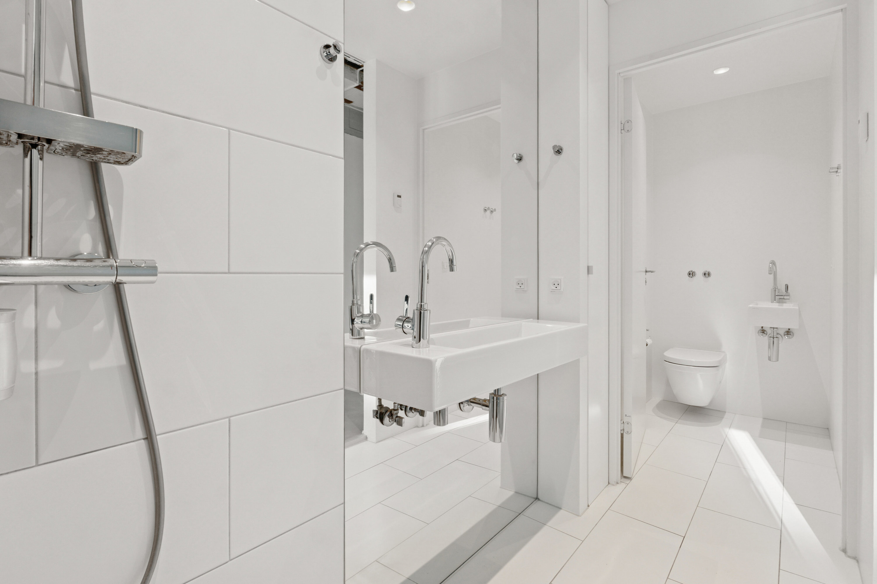 Fremhævet badeværelse billede i fuldskærmstilstand. Billede af UDEN BOPÆLSPLIGT - Islands Brygge 79E, 2. tv., 2300 København S