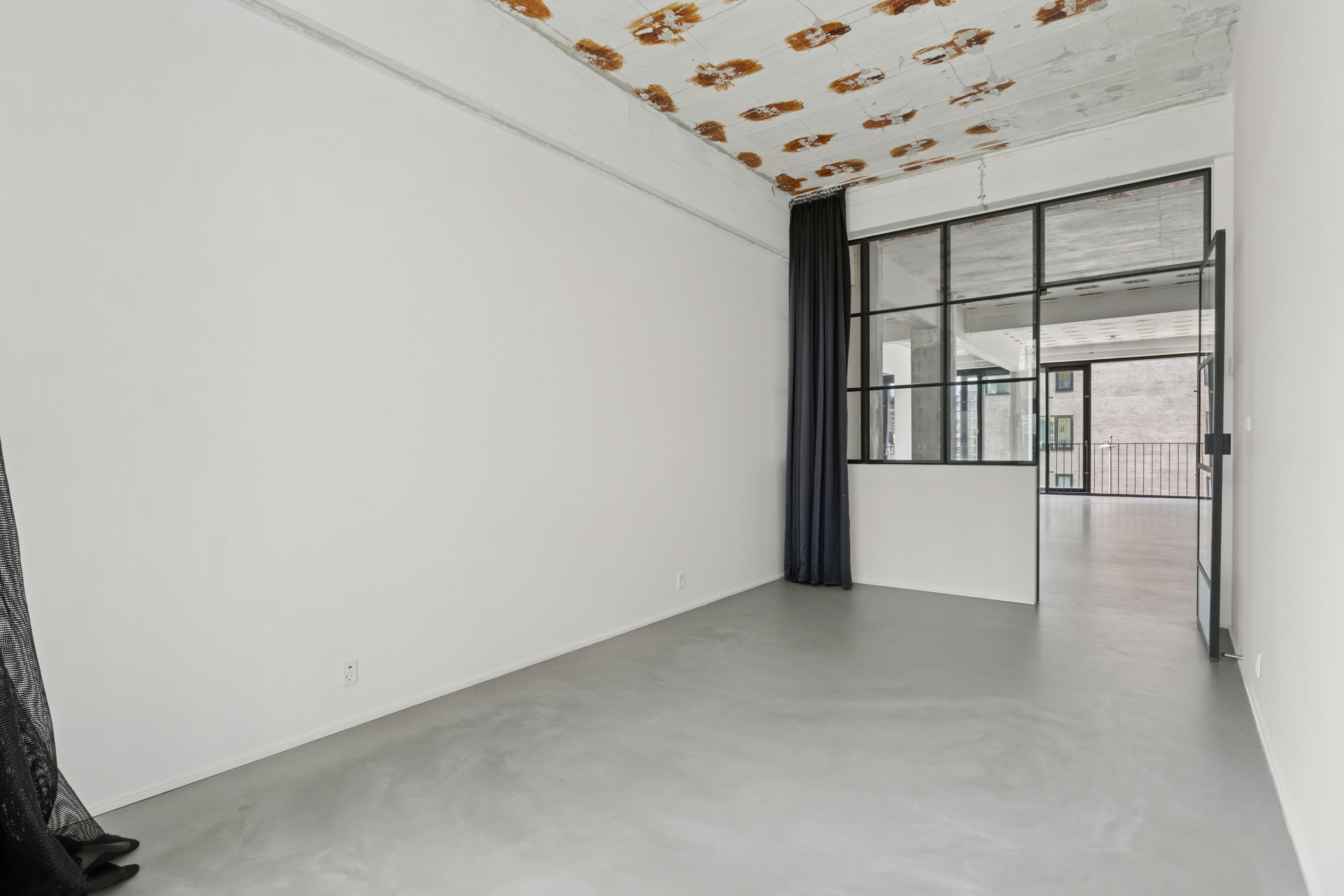 Fremhævet indendørs billede i fuldskærmstilstand. Billede af UDEN BOPÆLSPLIGT - Islands Brygge 79E, 2. tv., 2300 København S