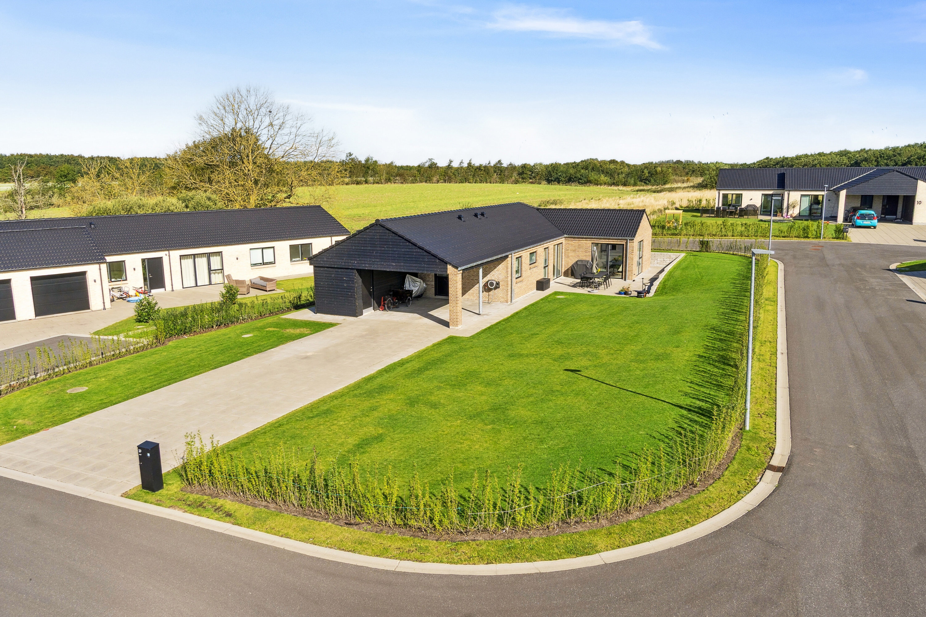 Miniaturebillede 2: set fra vejen. Billede af Remmerslund Skovby 14, 8722 Hedensted