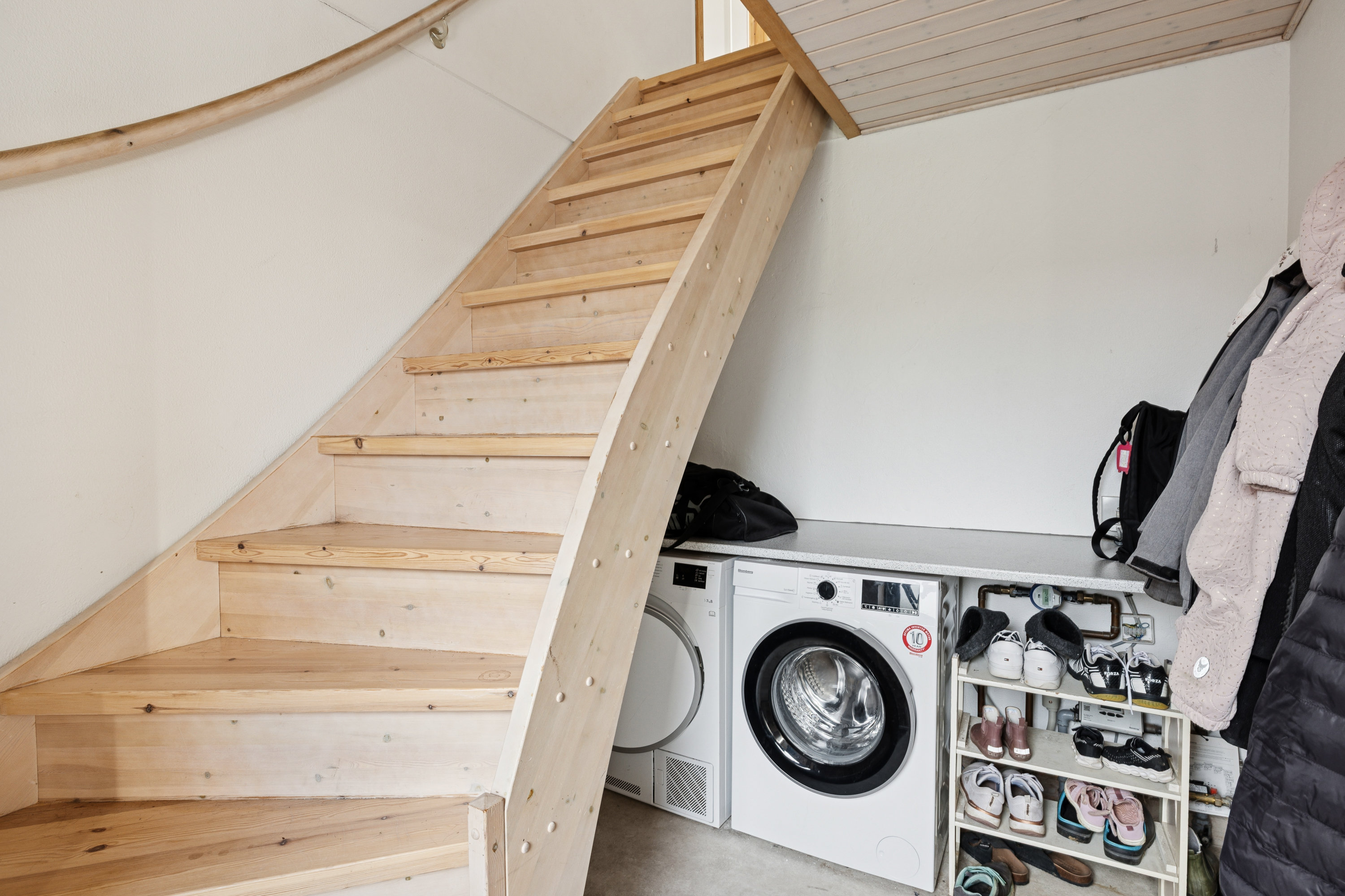 Fremhævet trappe billede i fuldskærmstilstand. Billede af Østergade 18, Ørum, 8830 Tjele