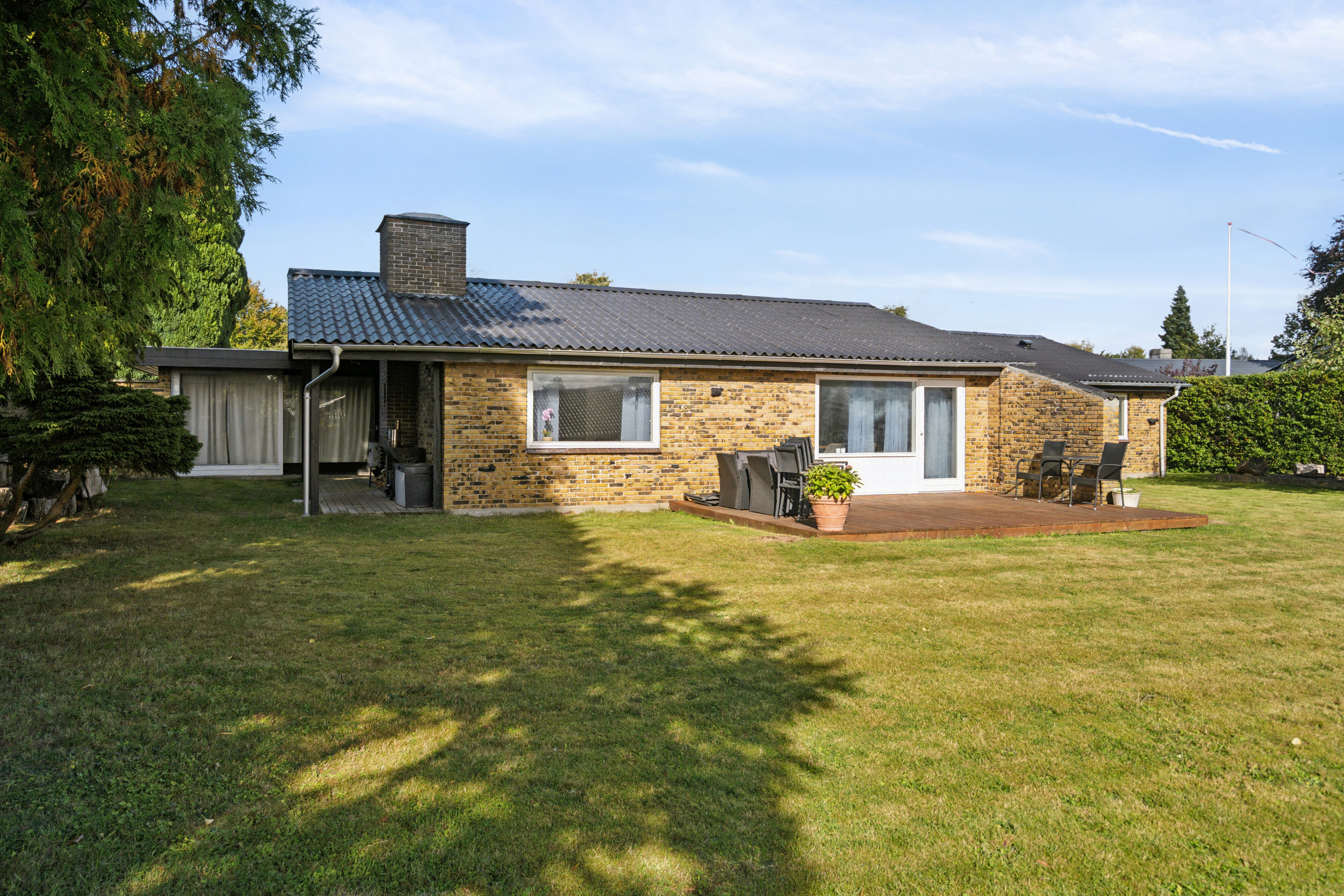 Fremhævet set fra haven billede i fuldskærmstilstand. Billede af Korup Åbakke 1, Korup, 5210 Odense NV