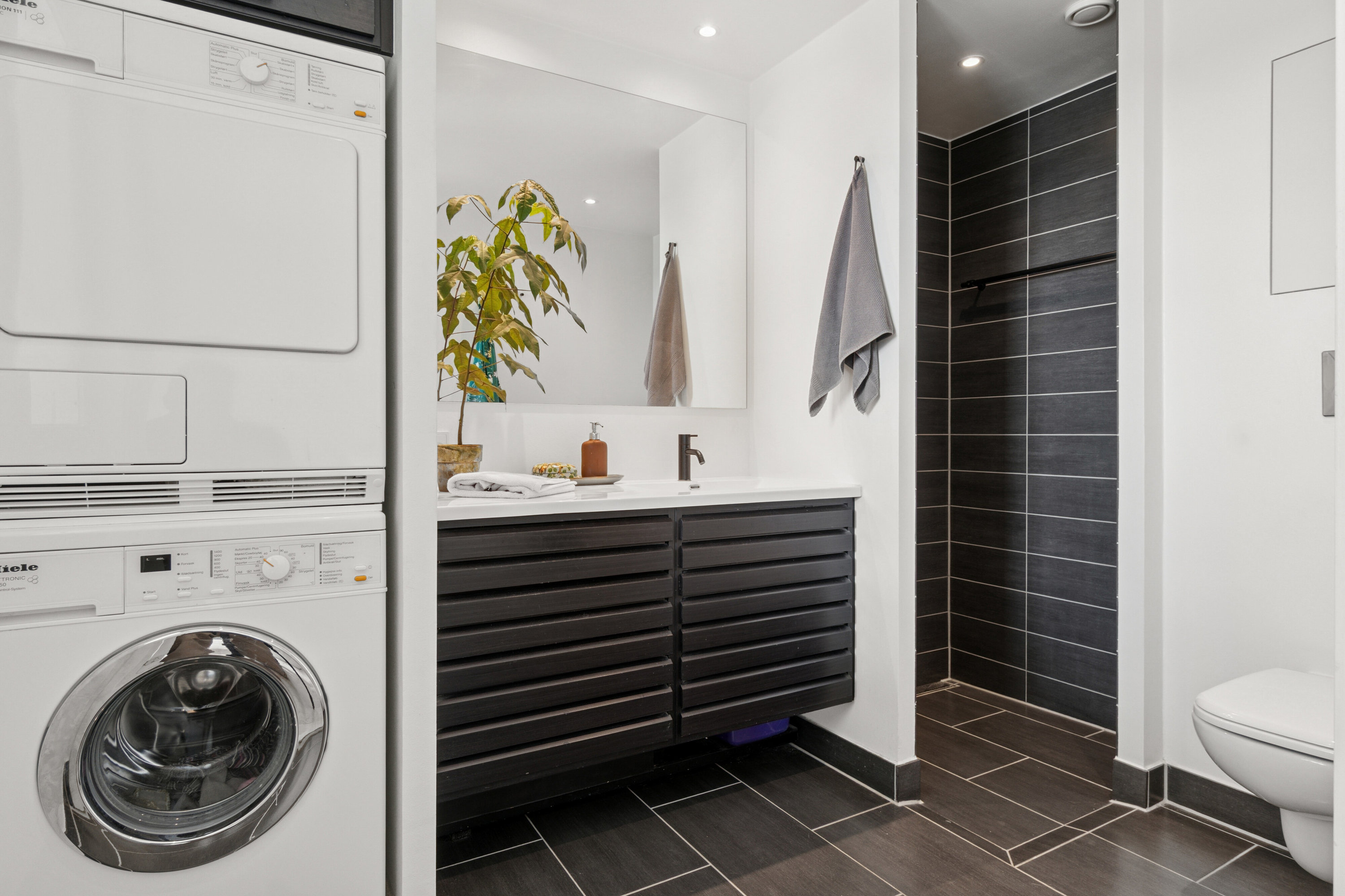 Fremhævet badeværelse billede i fuldskærmstilstand. Billede af Amager Strandvej 110B, 6. tv., 2300 København S