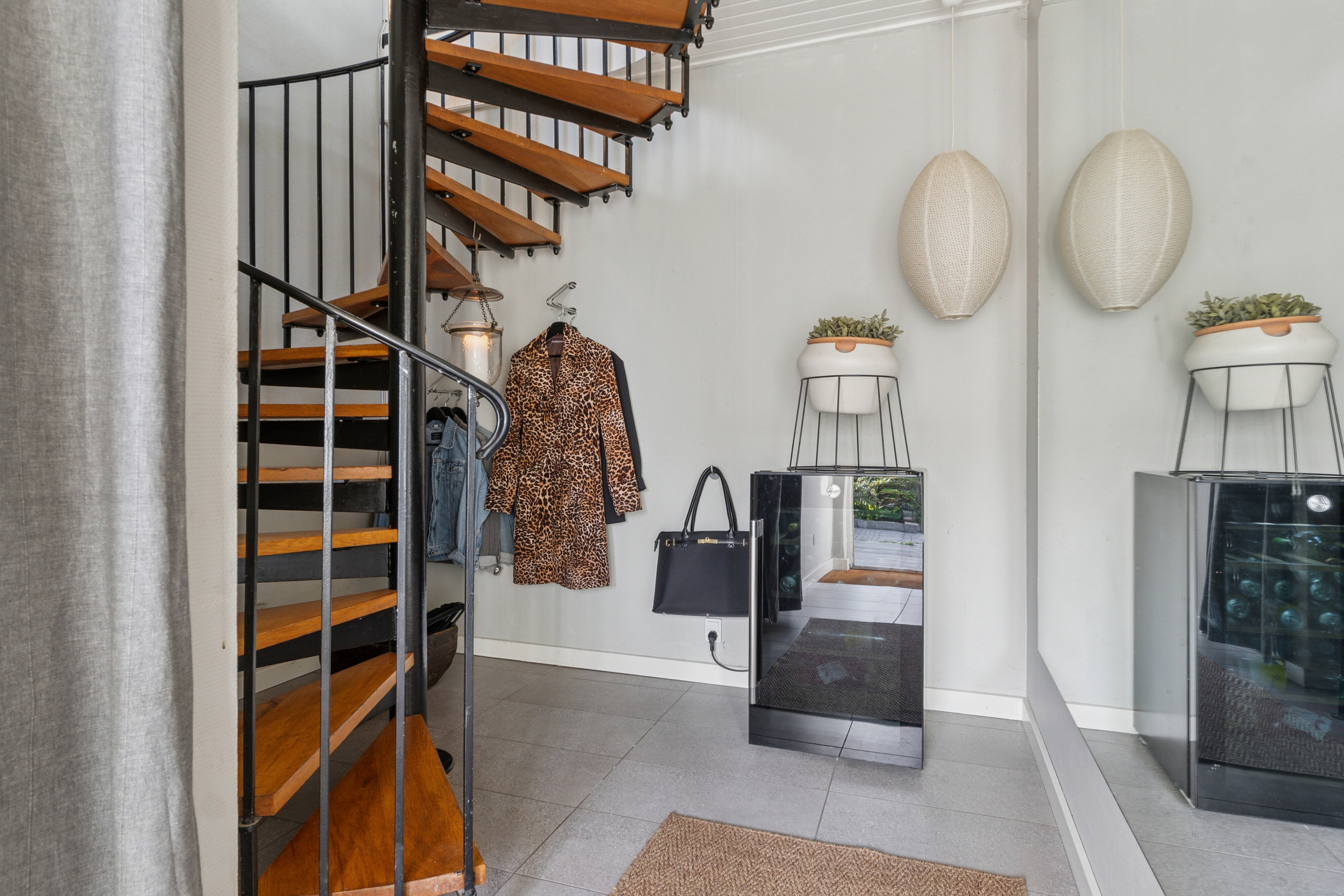 Fremhævet trappe billede i fuldskærmstilstand. Billede af Holmekrogen 24, 2830 Virum