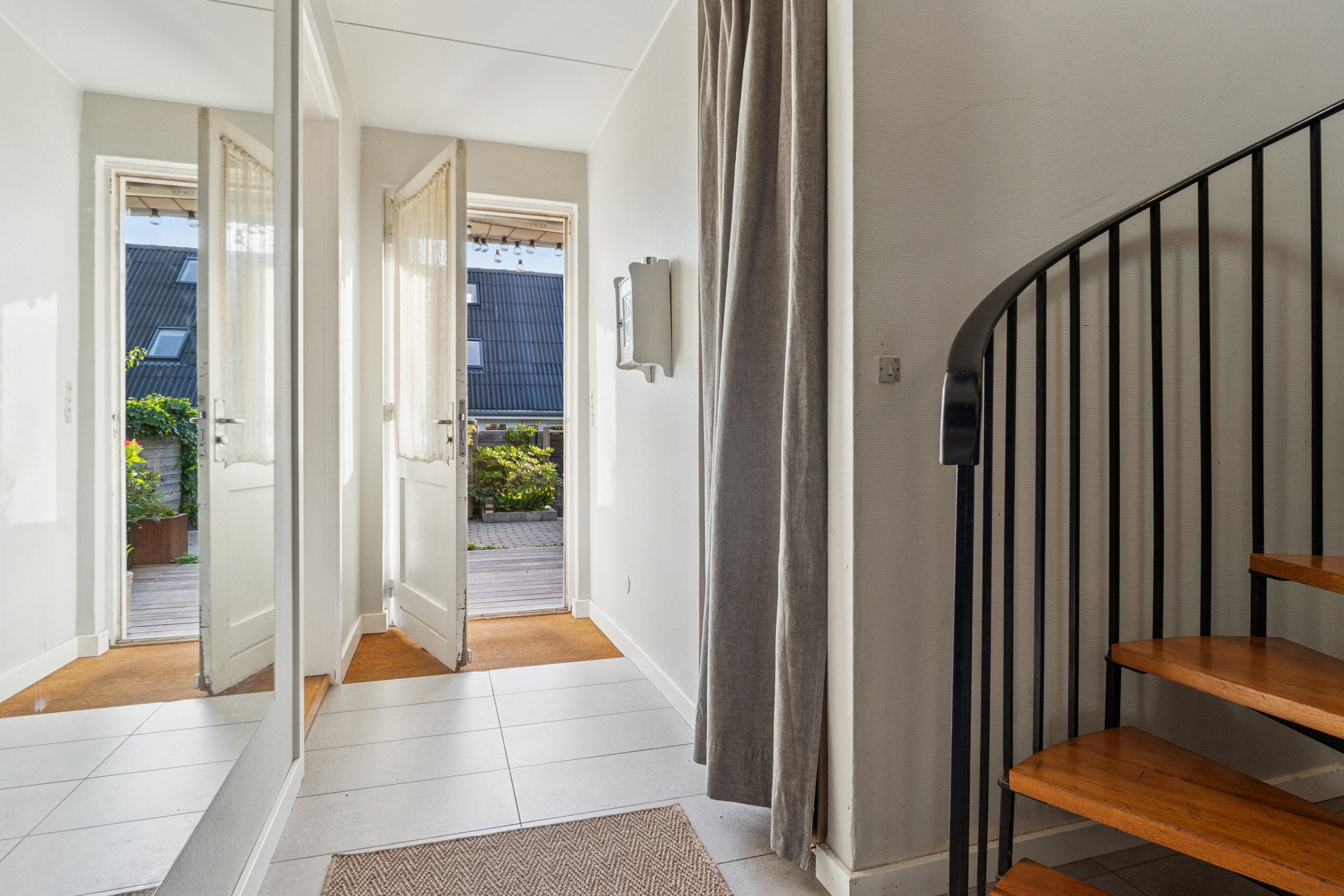 Fremhævet hall billede i fuldskærmstilstand. Billede af Holmekrogen 24, 2830 Virum