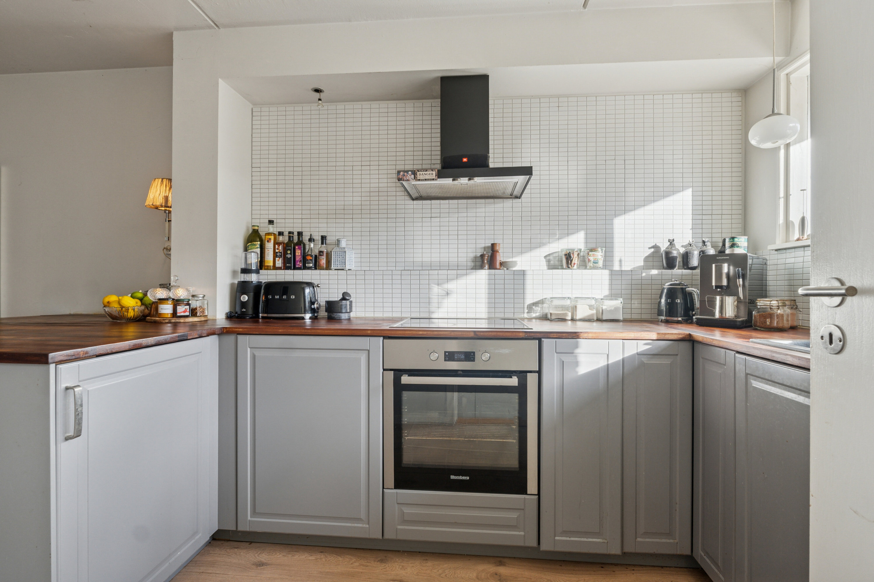 Fremhævet køkken billede i fuldskærmstilstand. Billede af Holmekrogen 24, 2830 Virum