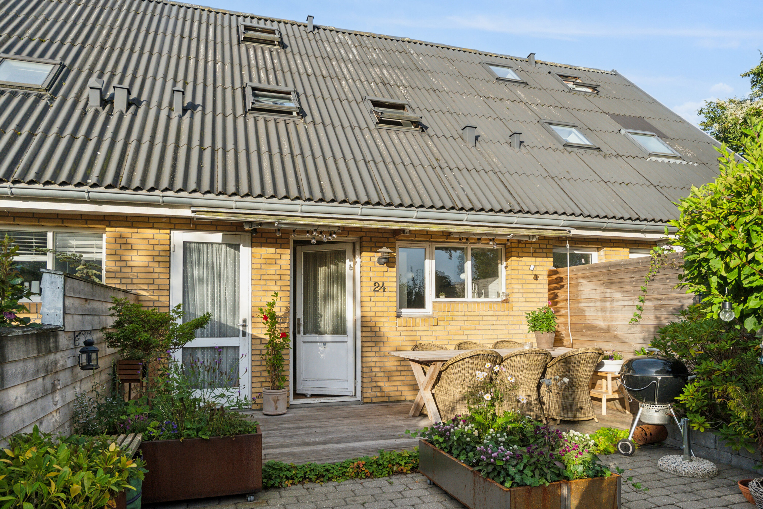 Fremhævet udendørs billede i fuldskærmstilstand. Billede af Holmekrogen 24, 2830 Virum