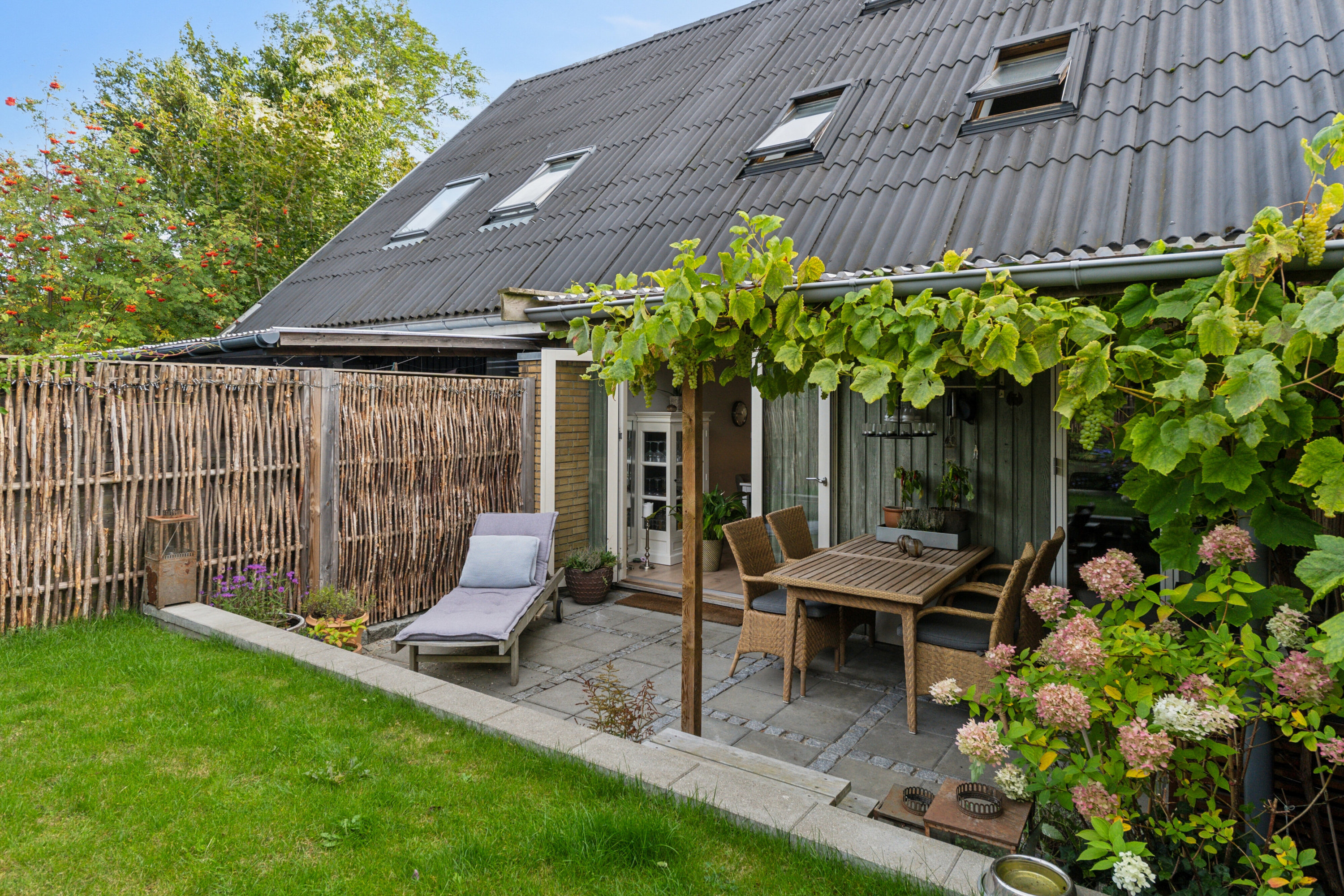 Miniaturebillede 1: overdækket terrasse. Billede af Holmekrogen 24, 2830 Virum