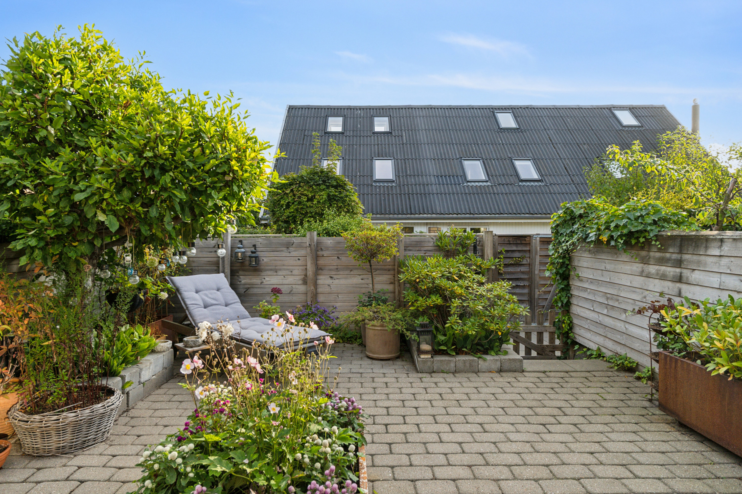 Fremhævet terrasse billede i fuldskærmstilstand. Billede af Holmekrogen 24, 2830 Virum