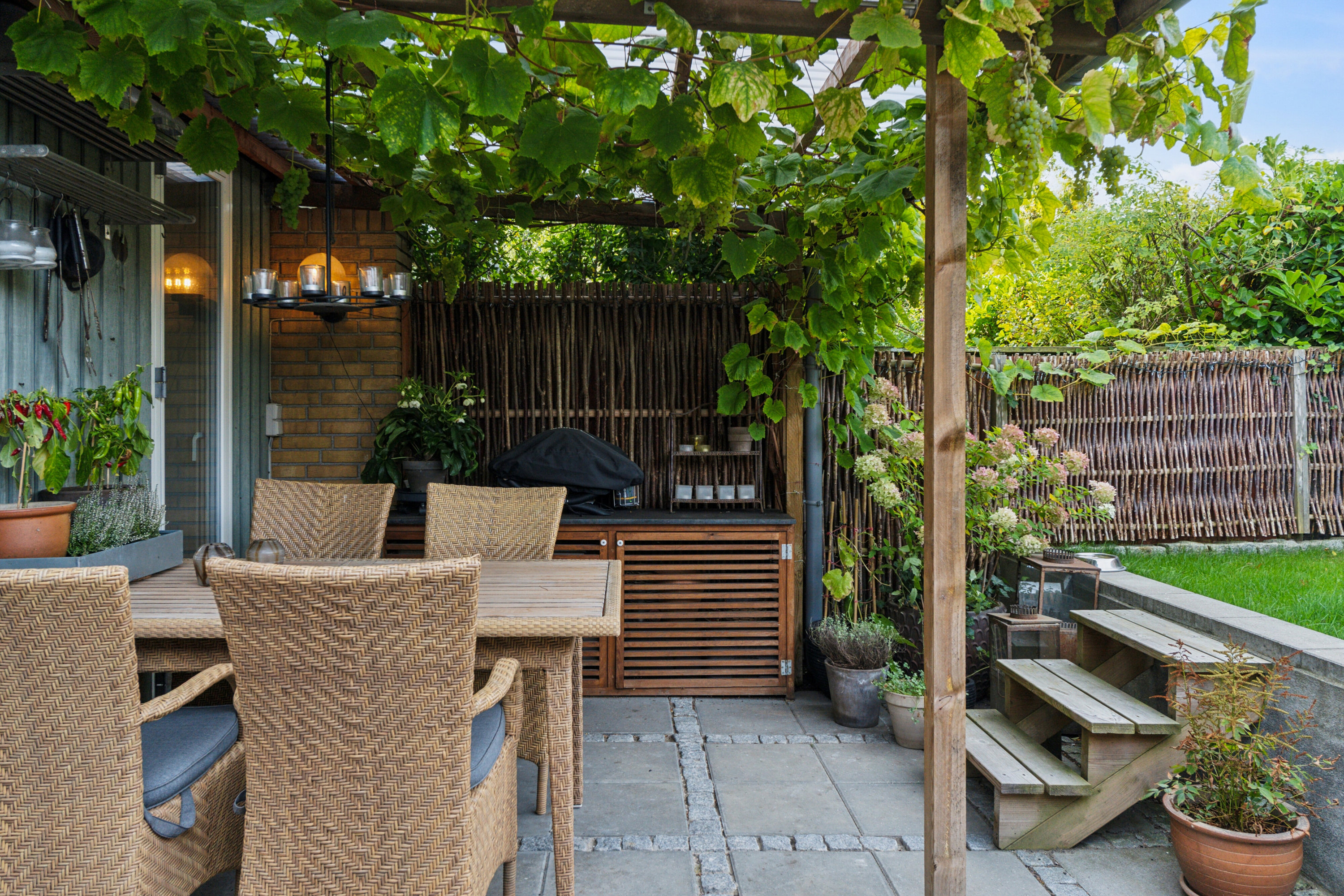 Fremhævet overdækket terrasse billede i fuldskærmstilstand. Billede af Holmekrogen 24, 2830 Virum