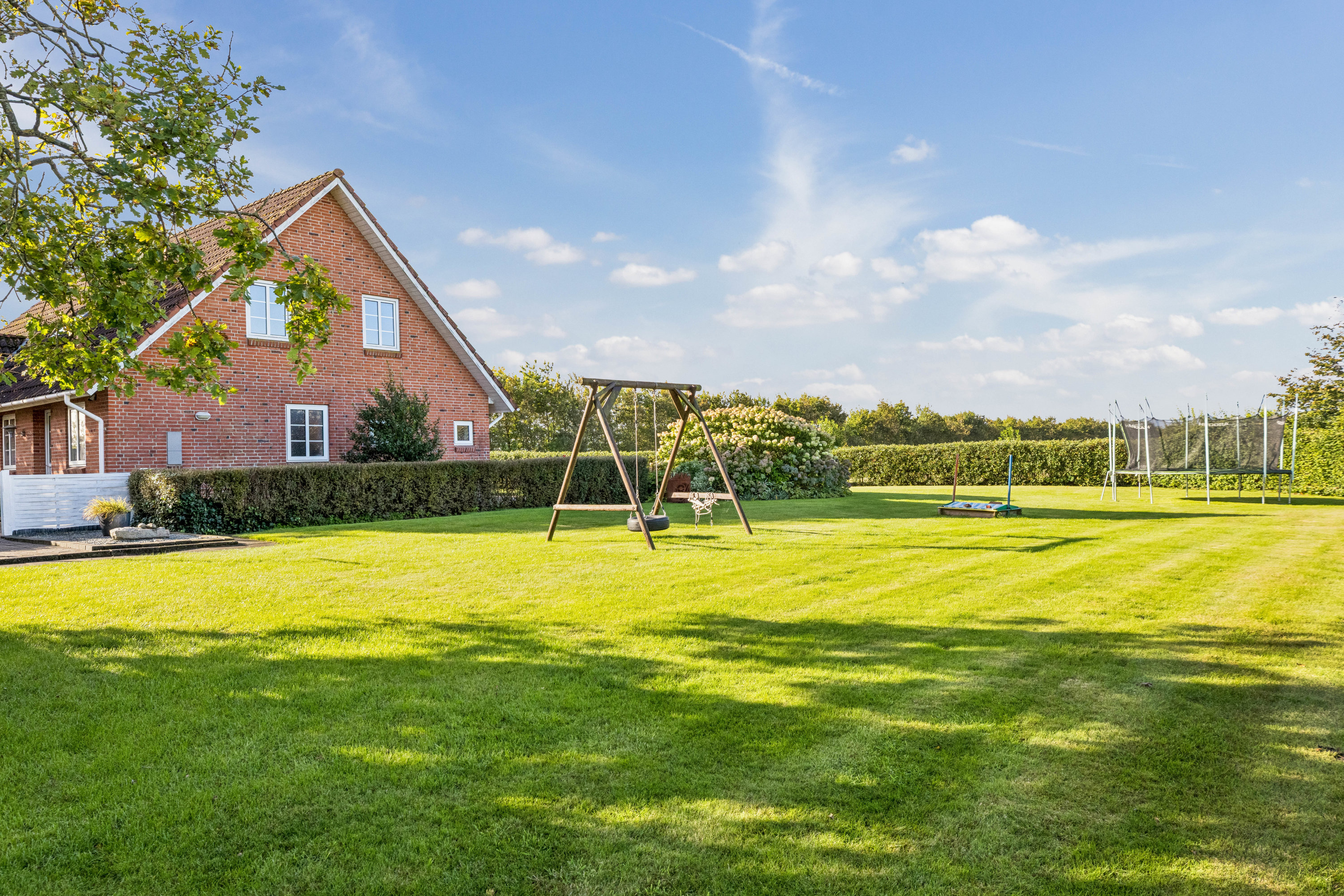 Fremhævet have billede i fuldskærmstilstand. Billede af Koldingvej 85, Kalvslund, 6760 Ribe