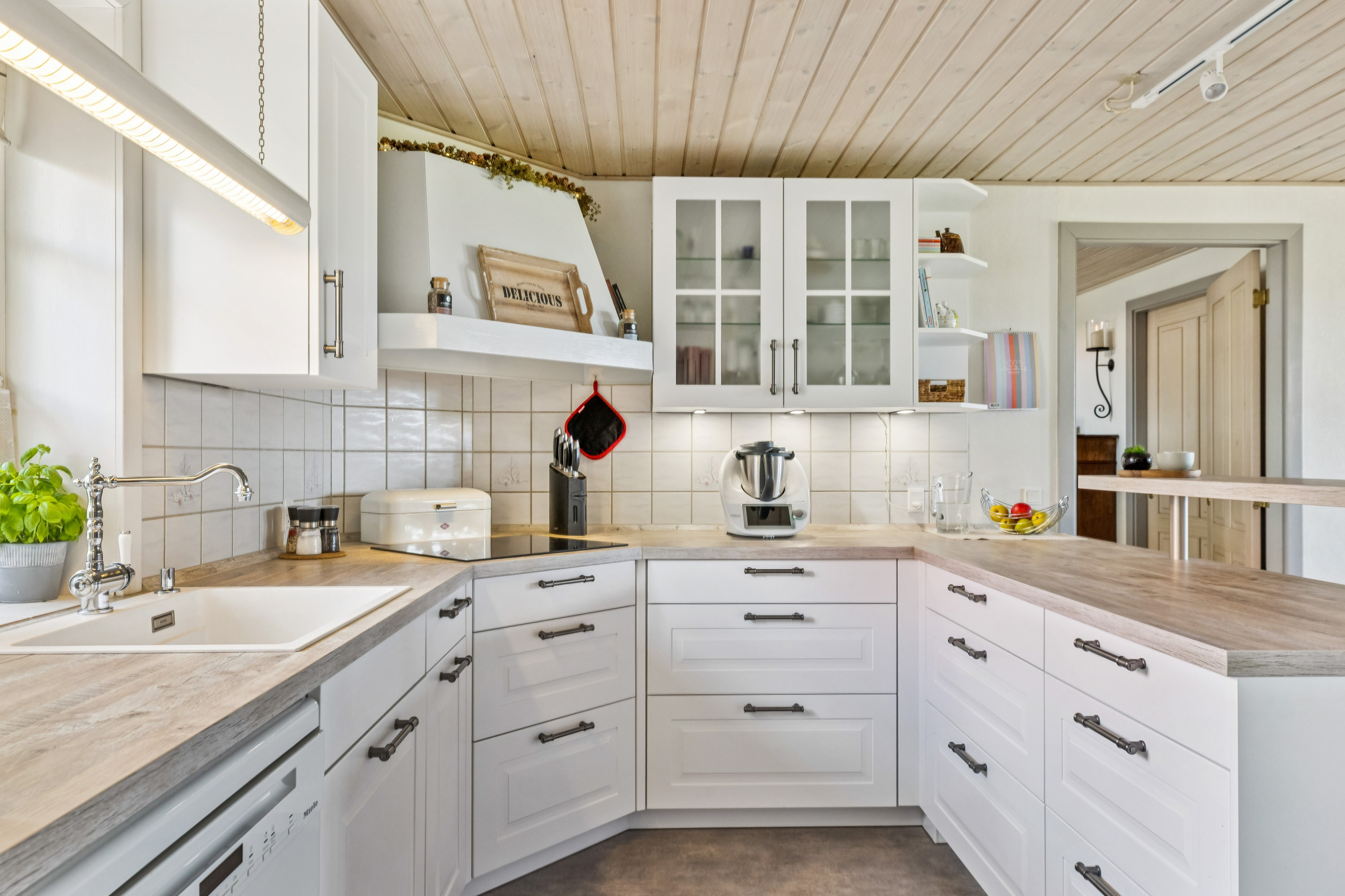 Fremhævet køkken billede i fuldskærmstilstand. Billede af Koldingvej 85, Kalvslund, 6760 Ribe