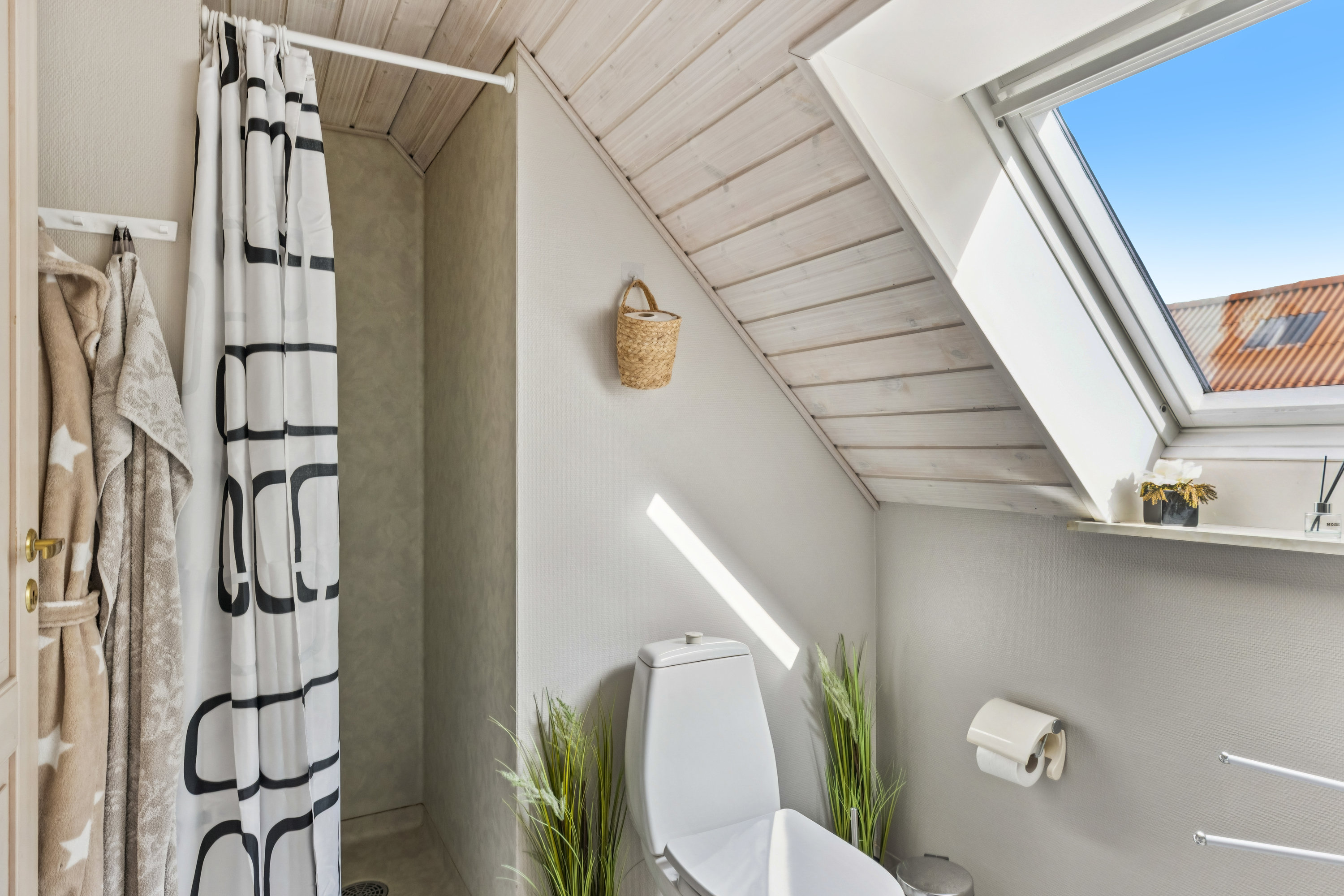 Fremhævet badeværelse billede i fuldskærmstilstand. Billede af Koldingvej 85, Kalvslund, 6760 Ribe