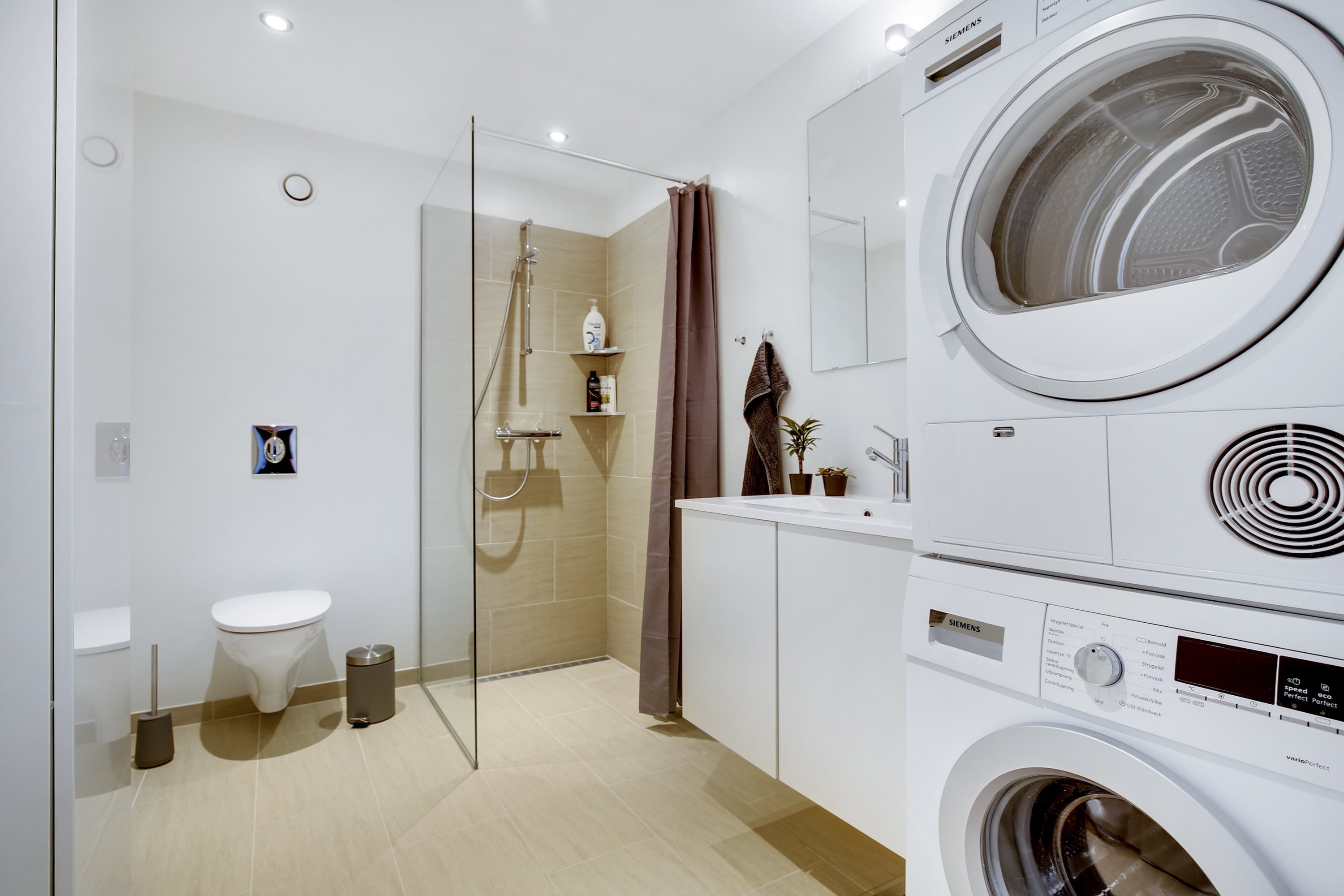 Fremhævet badeværelse billede i fuldskærmstilstand. Billede af Kridtsløjfen 21, 1. 2., 9000 Aalborg