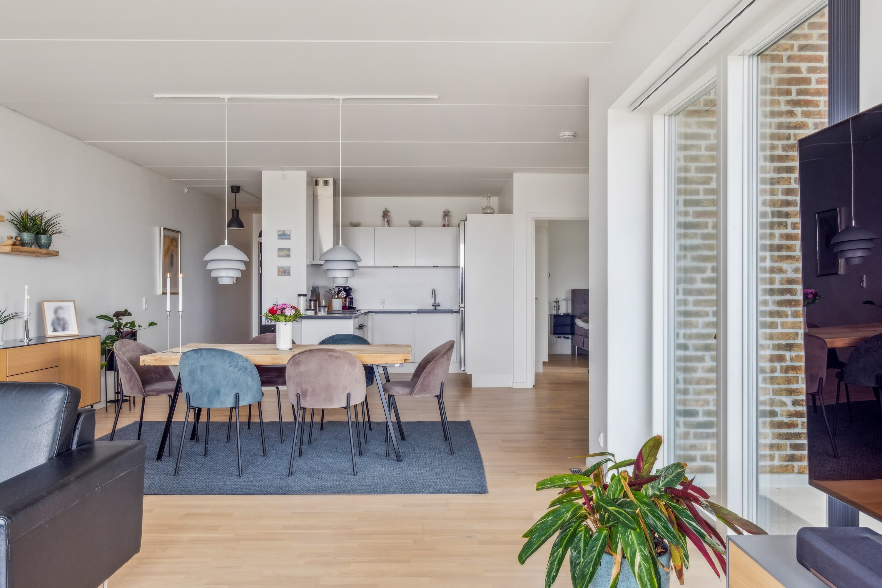 Fremhævet køkken-alrum billede i fuldskærmstilstand. Billede af Kridtsløjfen 21, 1. 2., 9000 Aalborg