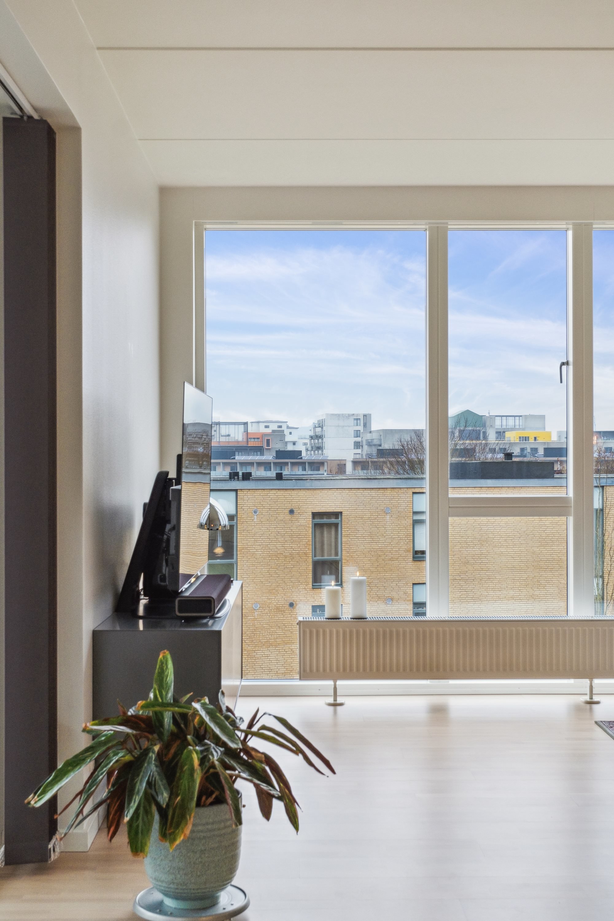 Fremhævet stue billede i fuldskærmstilstand. Billede af Kridtsløjfen 21, 1. 2., 9000 Aalborg