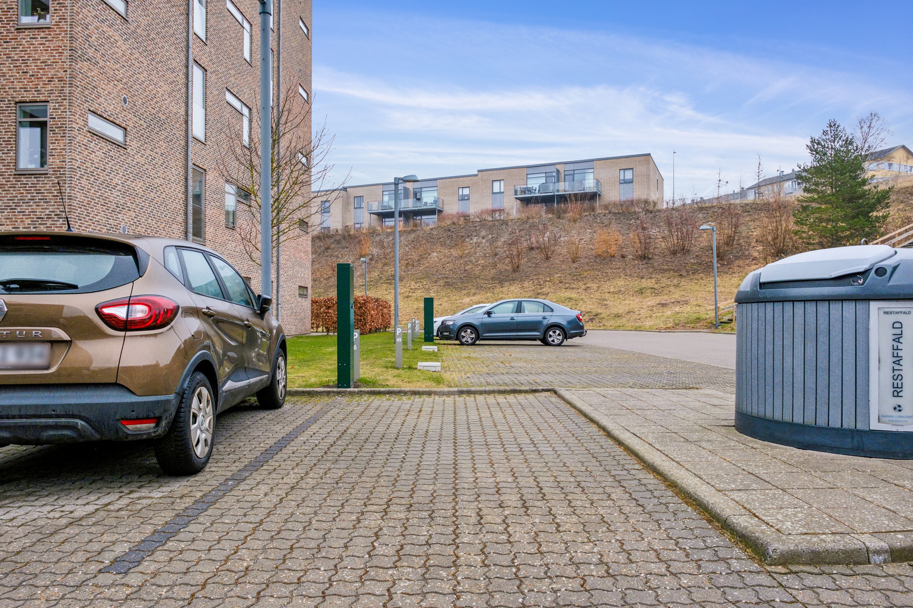 Fremhævet p-plads billede i fuldskærmstilstand. Billede af Kridtsløjfen 21, 1. 2., 9000 Aalborg