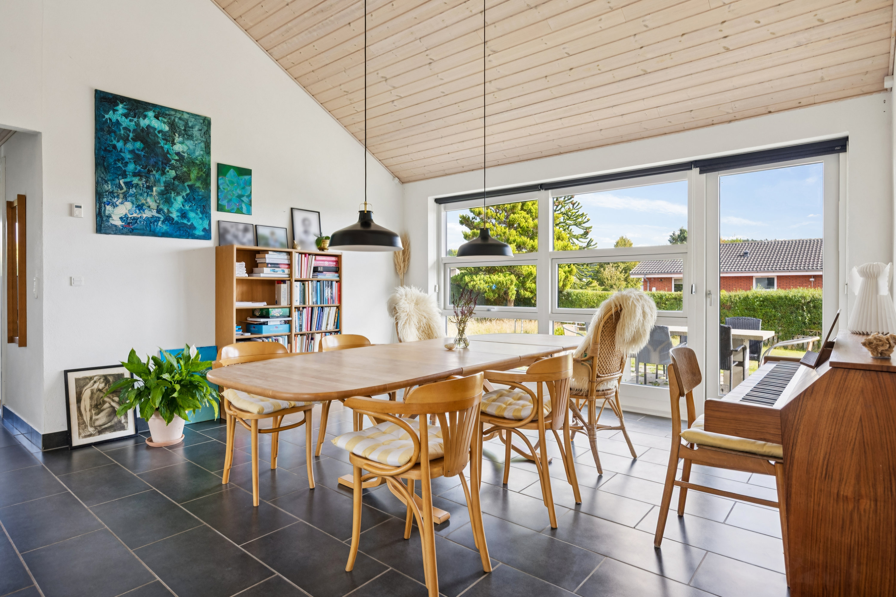 Fremhævet stue billede i fuldskærmstilstand. Billede af Skoletoften 15, 8420 Knebel