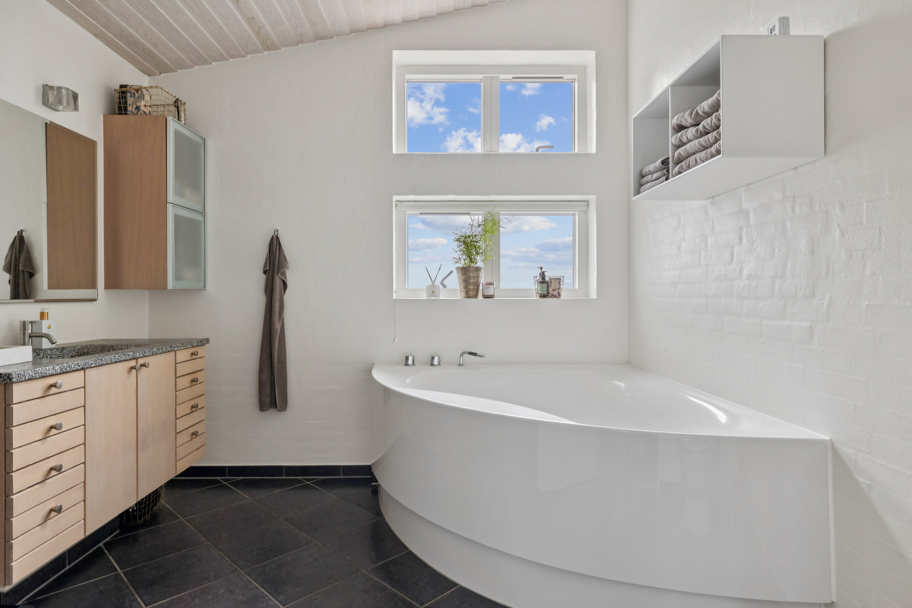 Fremhævet badeværelse billede i fuldskærmstilstand. Billede af Bævervej 18, 8660 Skanderborg