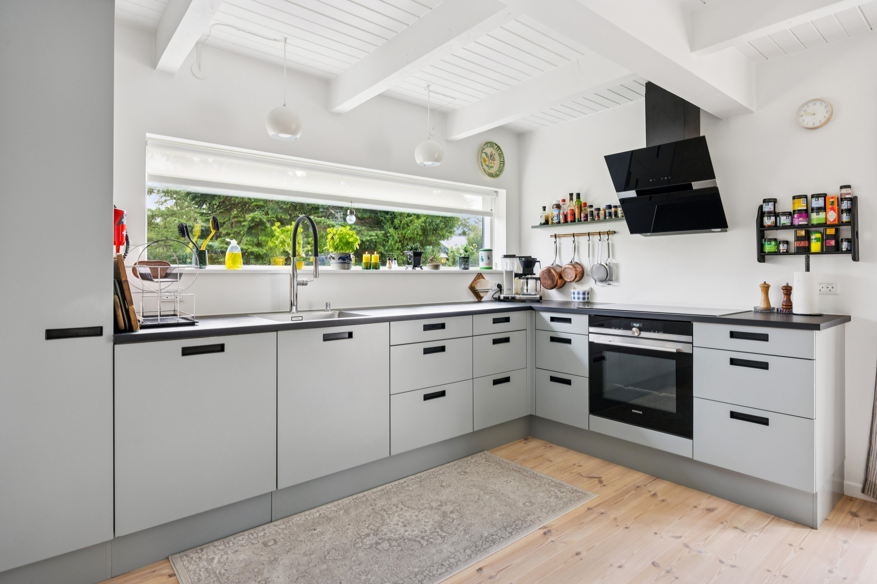 Fremhævet køkken billede i fuldskærmstilstand. Billede af Grønhøj 45, Egsmark Strand, 8400 Ebeltoft