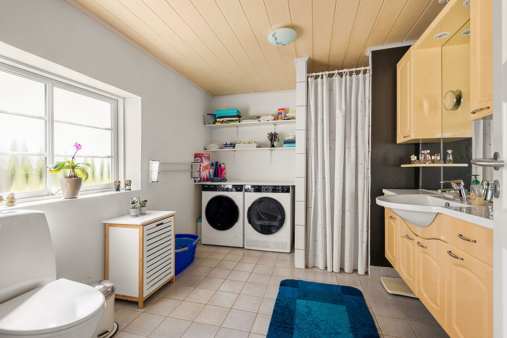 Fremhævet badeværelse/bryggers billede i fuldskærmstilstand. Billede af Vesterled 55, 6851 Janderup Vestj