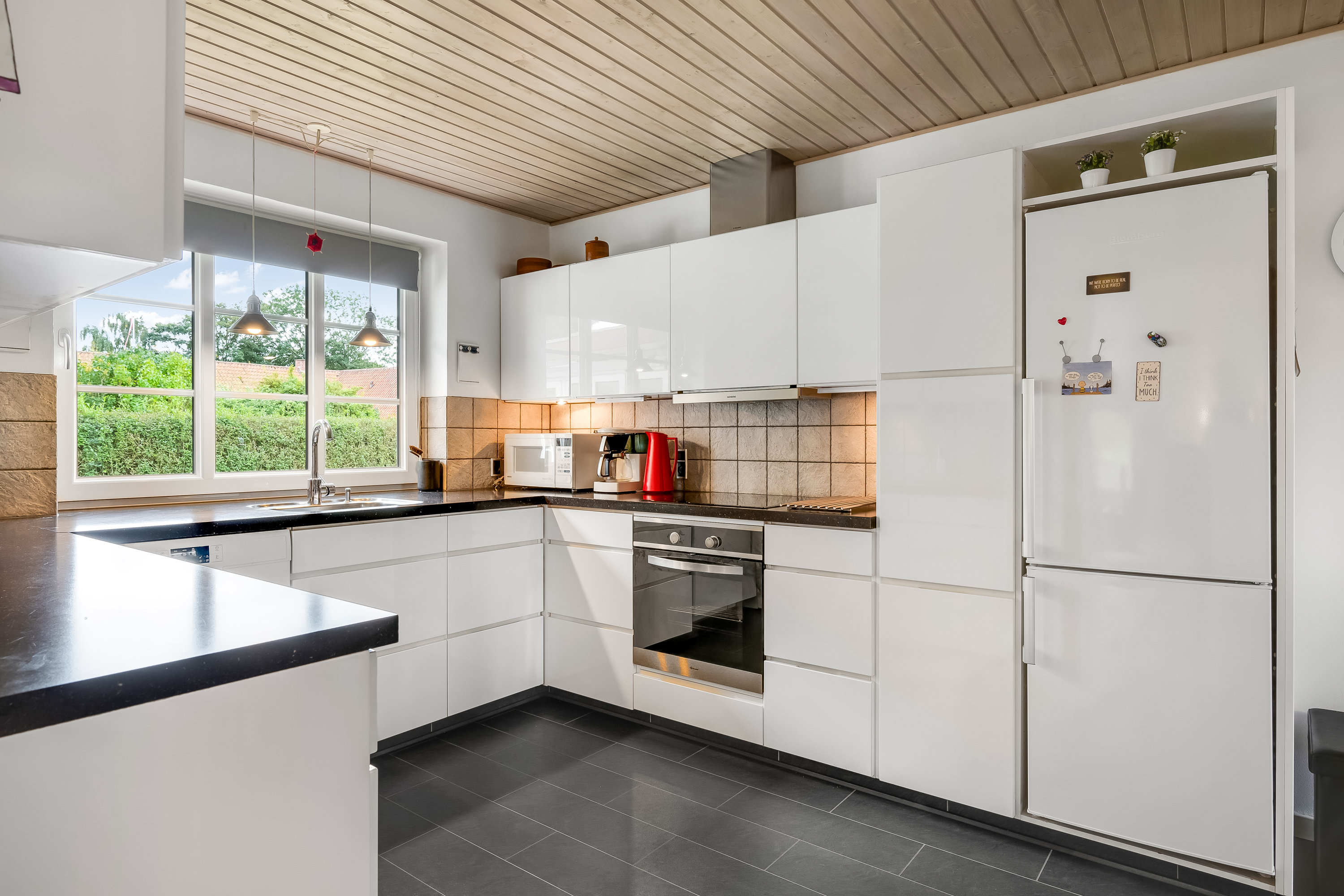 Fremhævet køkken billede i fuldskærmstilstand. Billede af Møllegade 5, Døstrup, 6780 Skærbæk