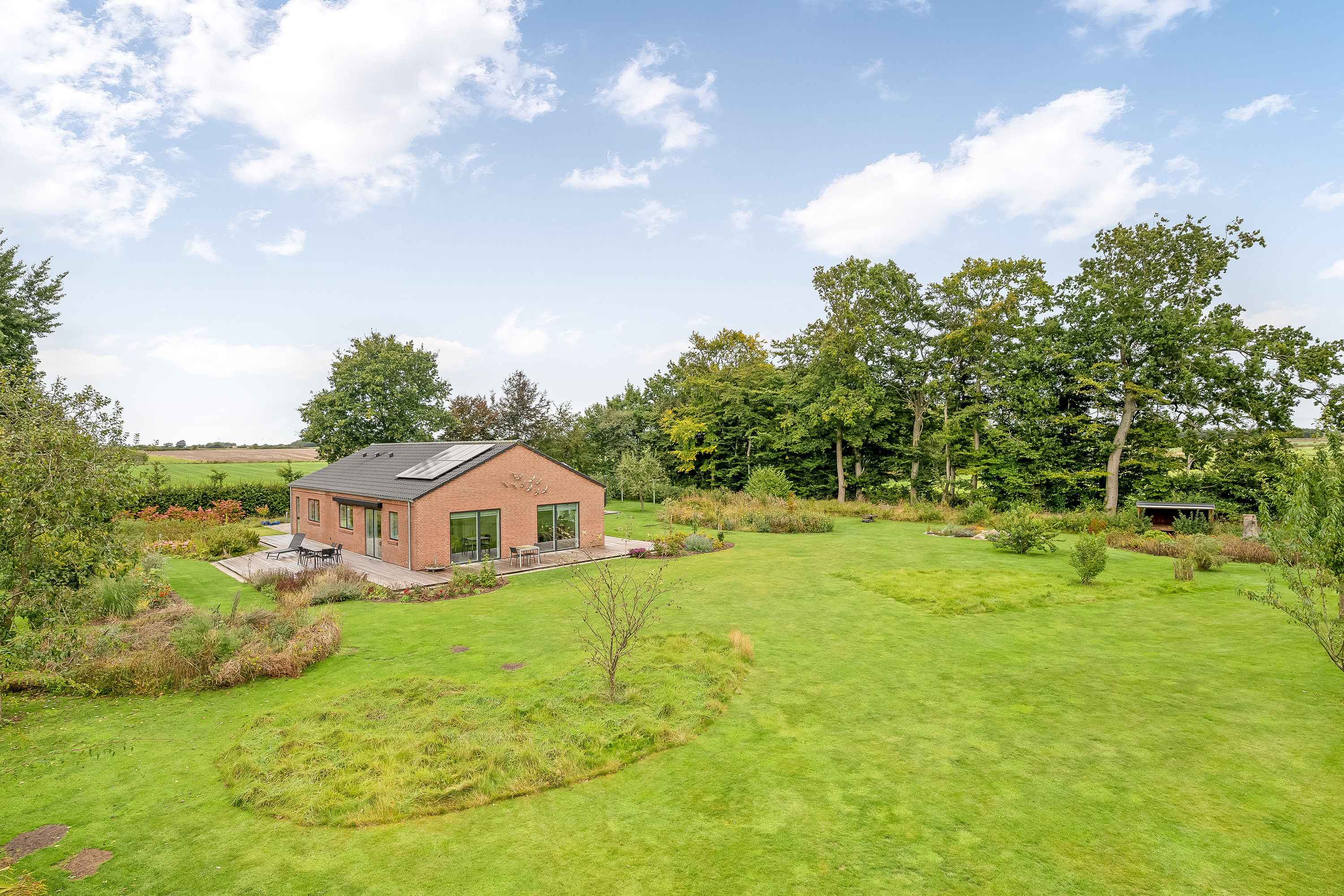 Fremhævet facade billede i fuldskærmstilstand. Billede af Midtengvej 3, Ll Emmerske, 6270 Tønder