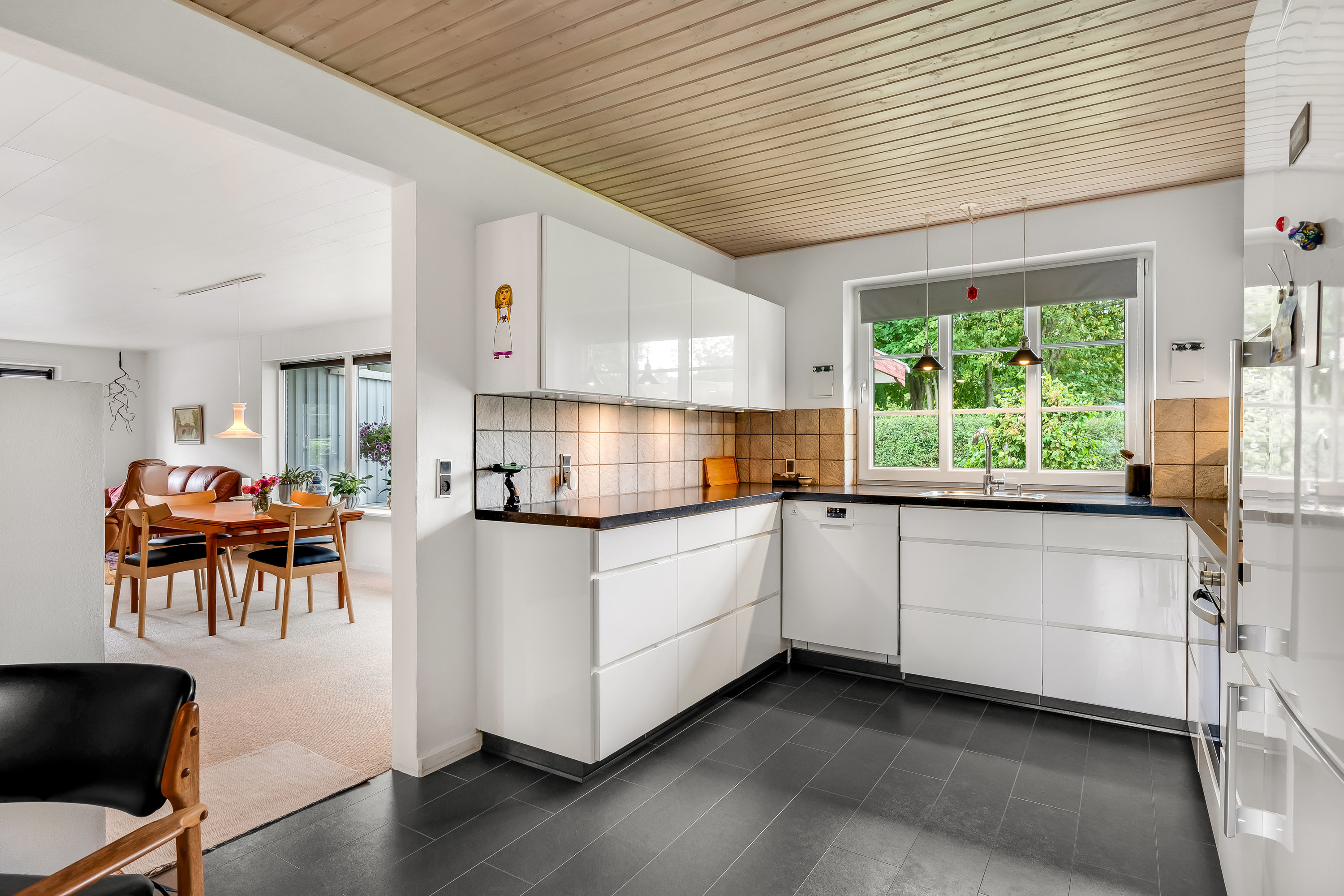 Fremhævet køkken billede i fuldskærmstilstand. Billede af Møllegade 5, Døstrup, 6780 Skærbæk