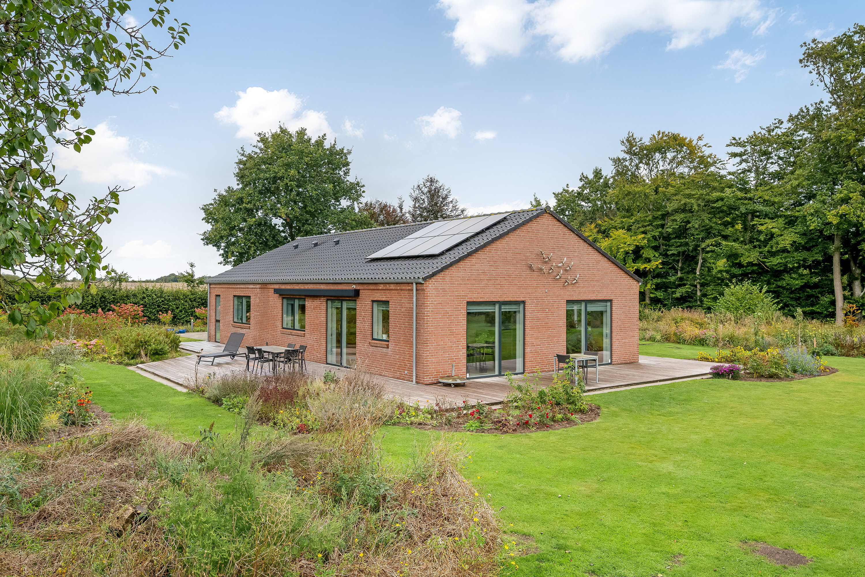 Fremhævet facade billede i fuldskærmstilstand. Billede af Midtengvej 3, Ll Emmerske, 6270 Tønder