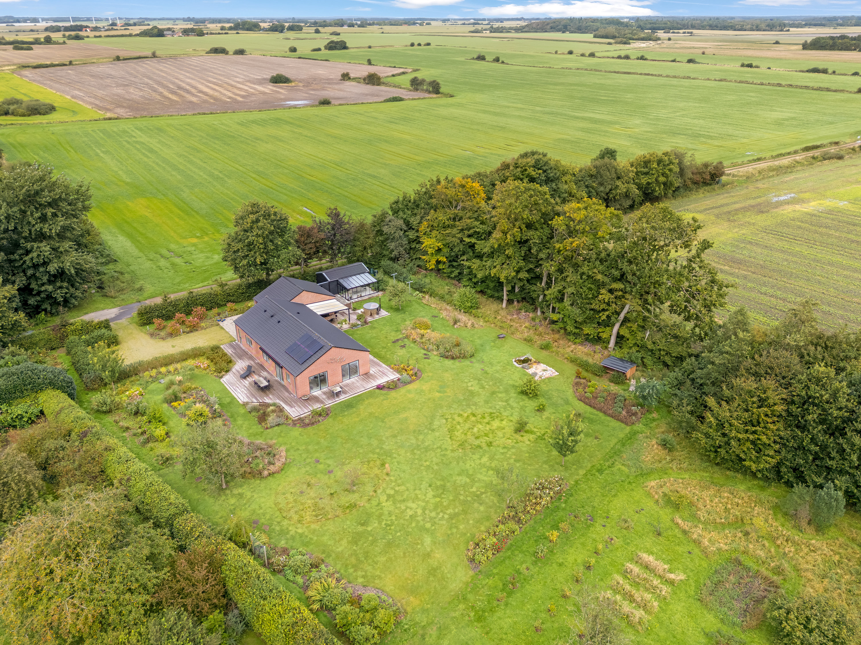 Miniaturebillede 1: luftfoto. Billede af Midtengvej 3, Ll Emmerske, 6270 Tønder