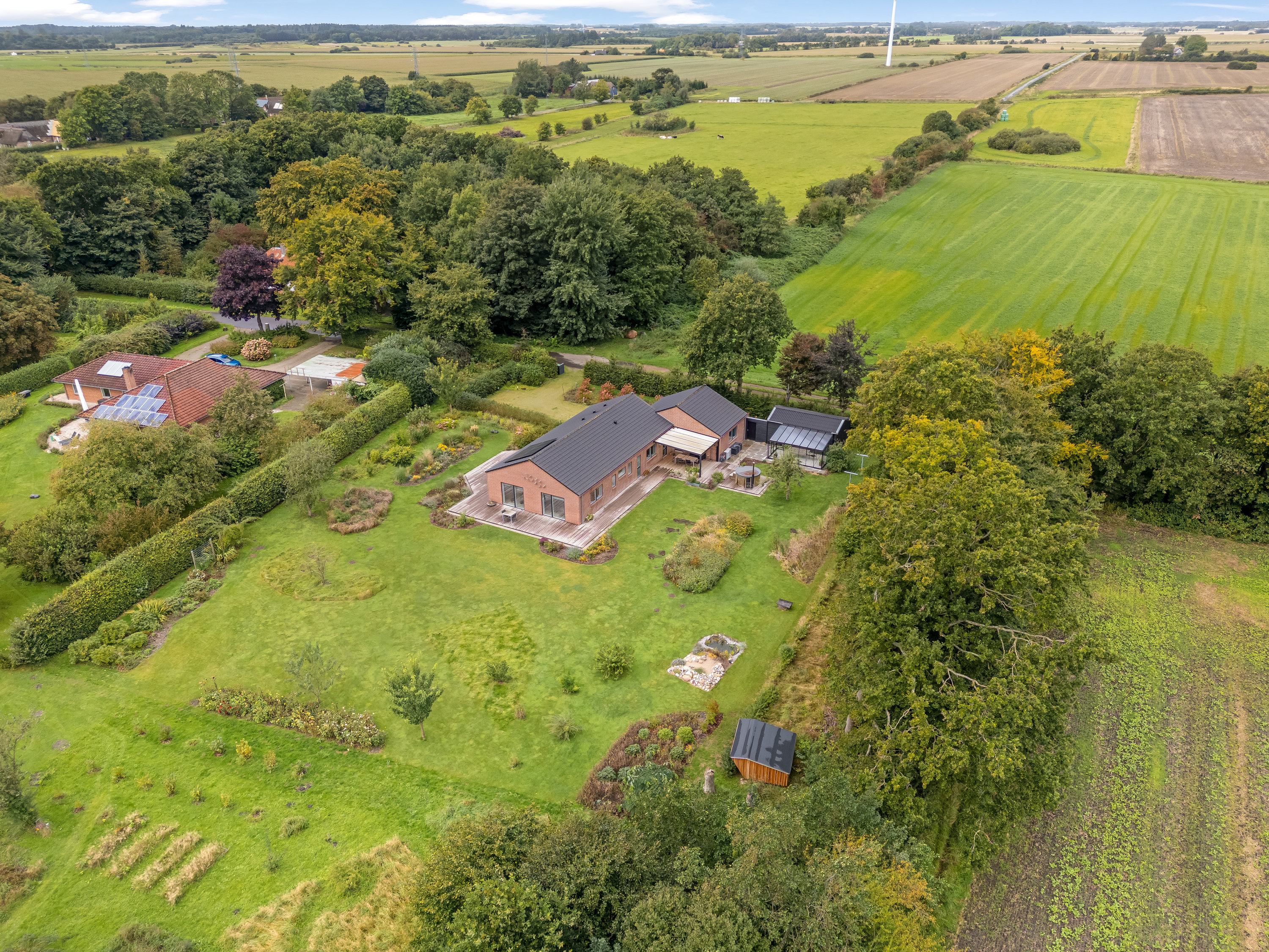 Fremhævet luftfoto billede i fuldskærmstilstand. Billede af Midtengvej 3, Ll Emmerske, 6270 Tønder