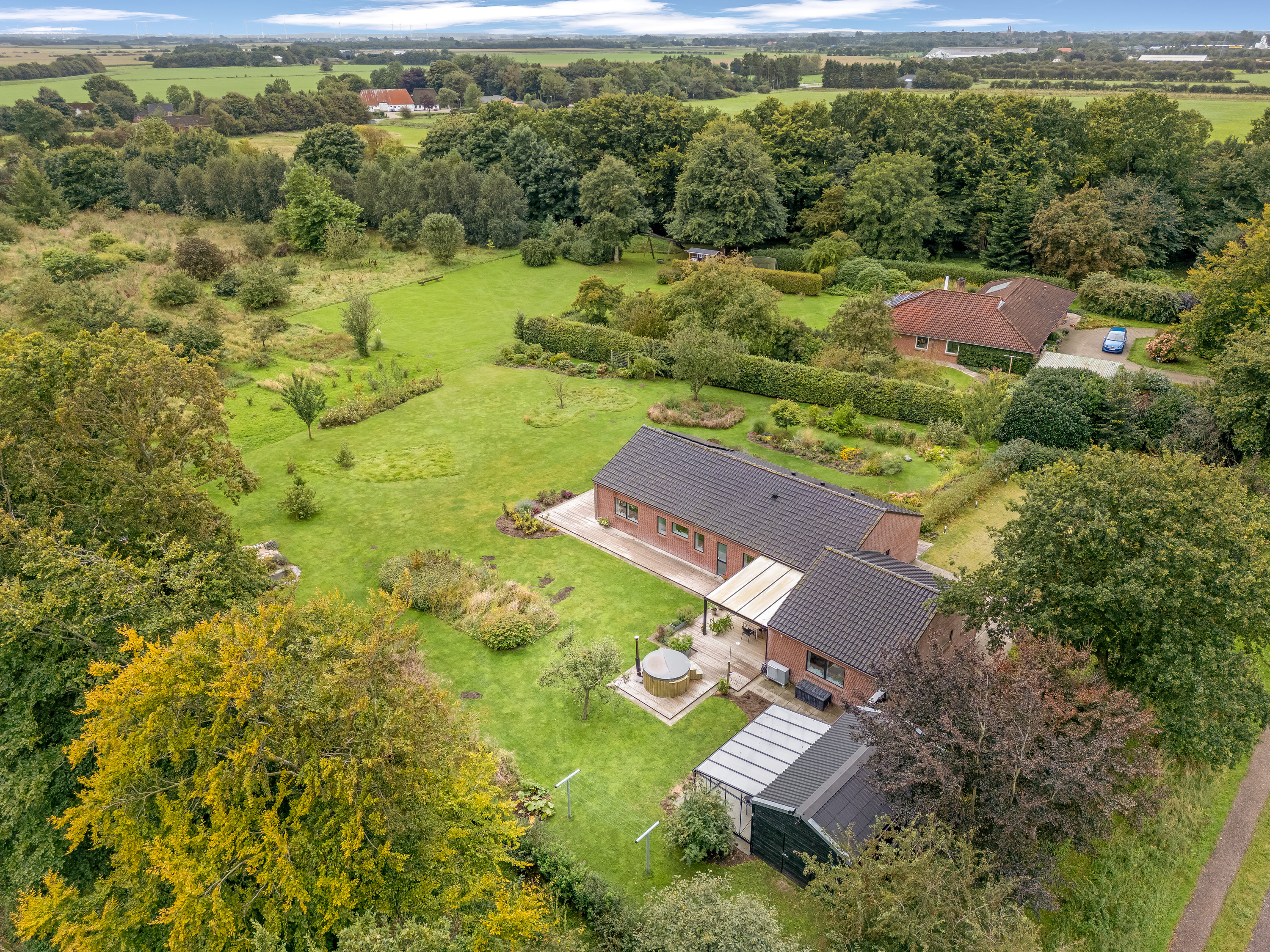 Fremhævet luftfoto billede i fuldskærmstilstand. Billede af Midtengvej 3, Ll Emmerske, 6270 Tønder