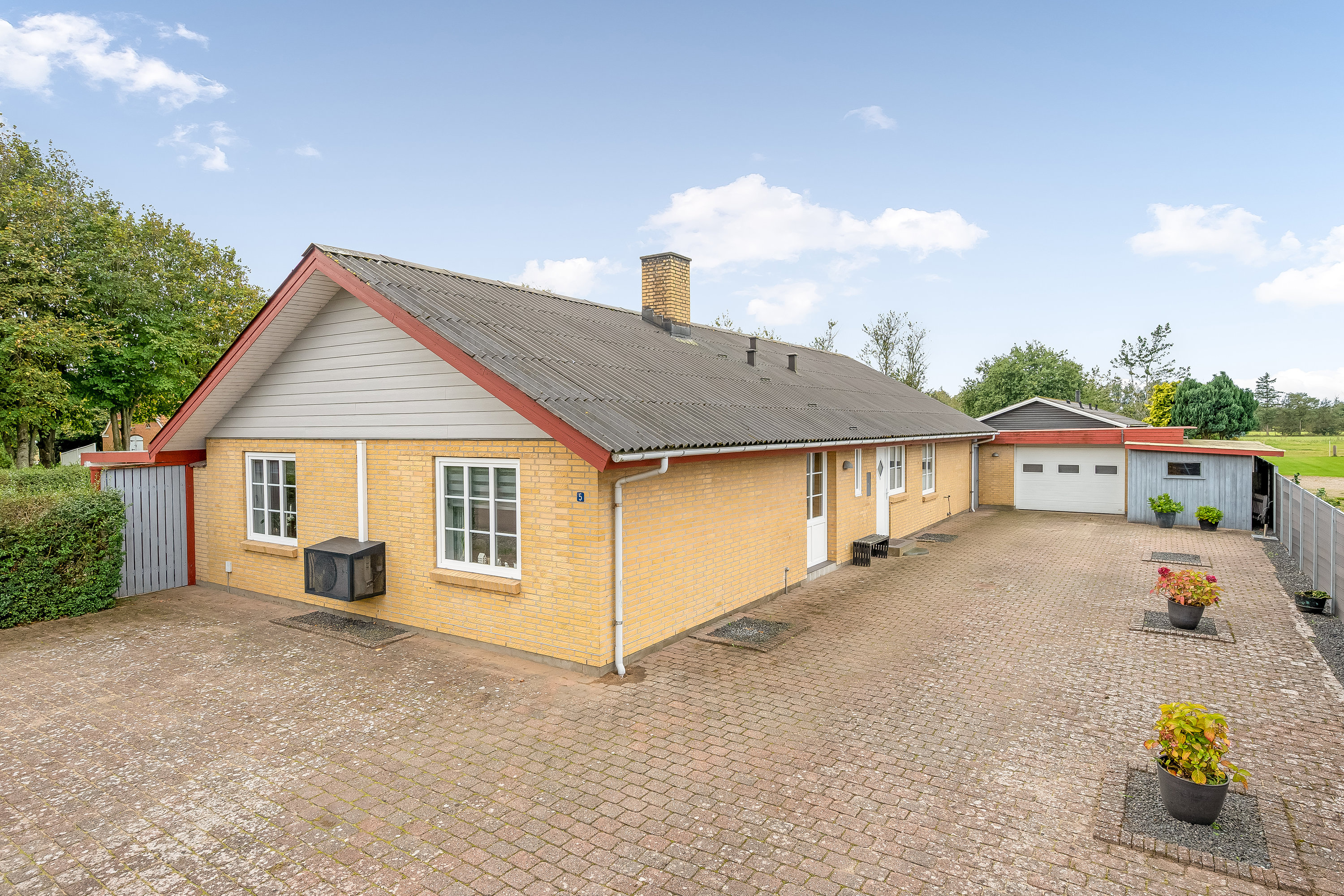 Miniaturebillede 2: facade. Billede af Møllegade 5, Døstrup, 6780 Skærbæk