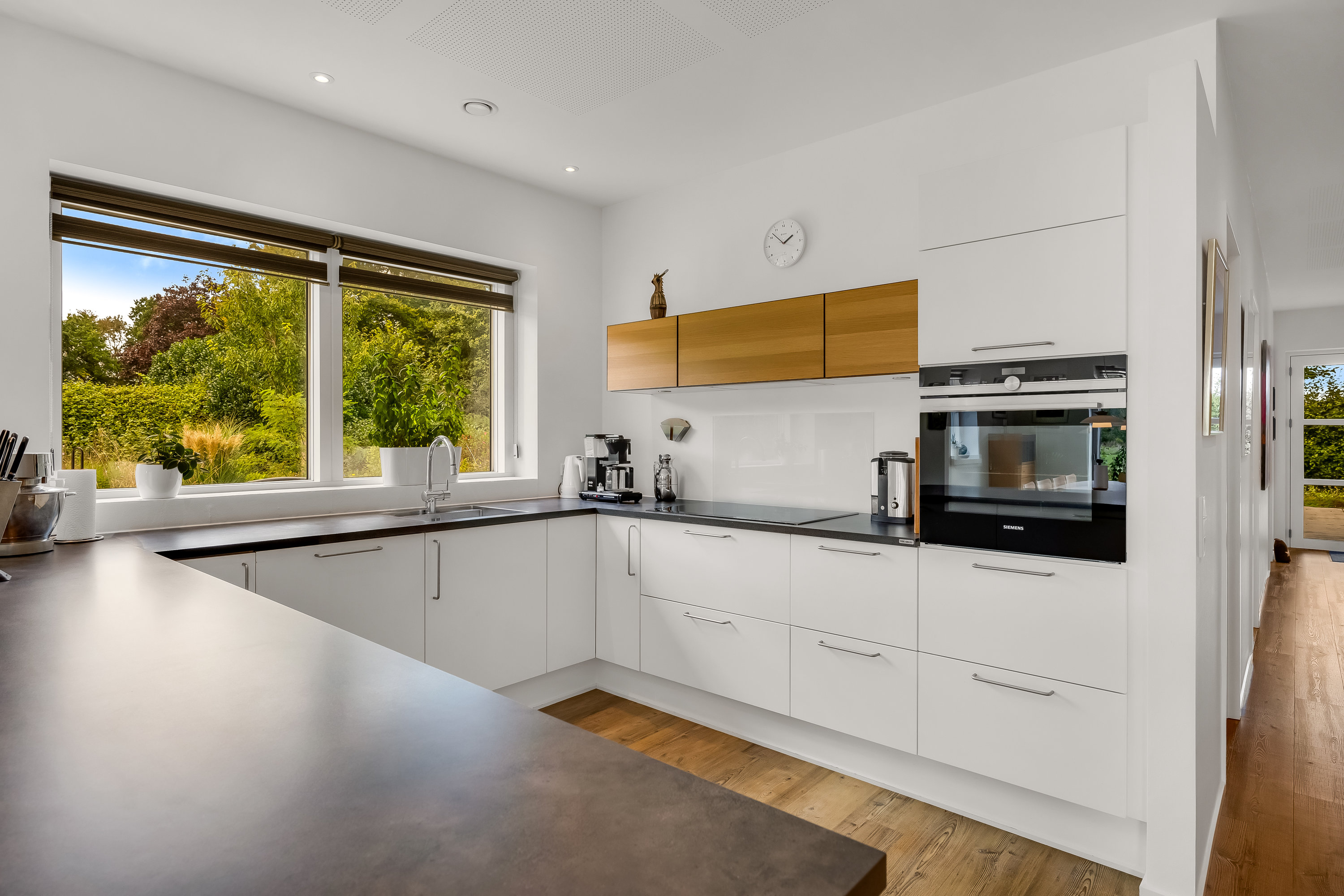 Fremhævet køkken billede i fuldskærmstilstand. Billede af Midtengvej 3, Ll Emmerske, 6270 Tønder