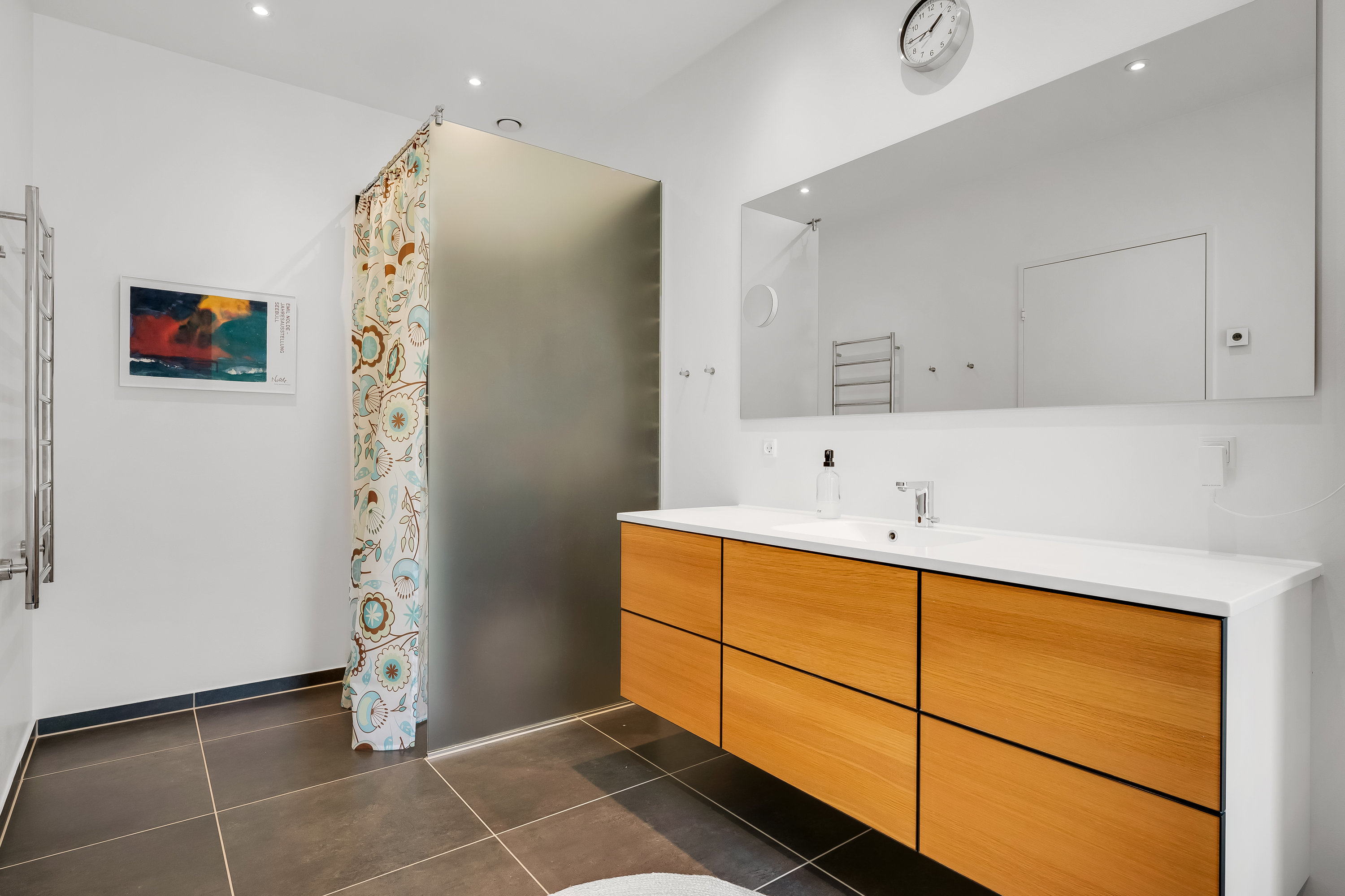 Fremhævet badeværelse billede i fuldskærmstilstand. Billede af Midtengvej 3, Ll Emmerske, 6270 Tønder