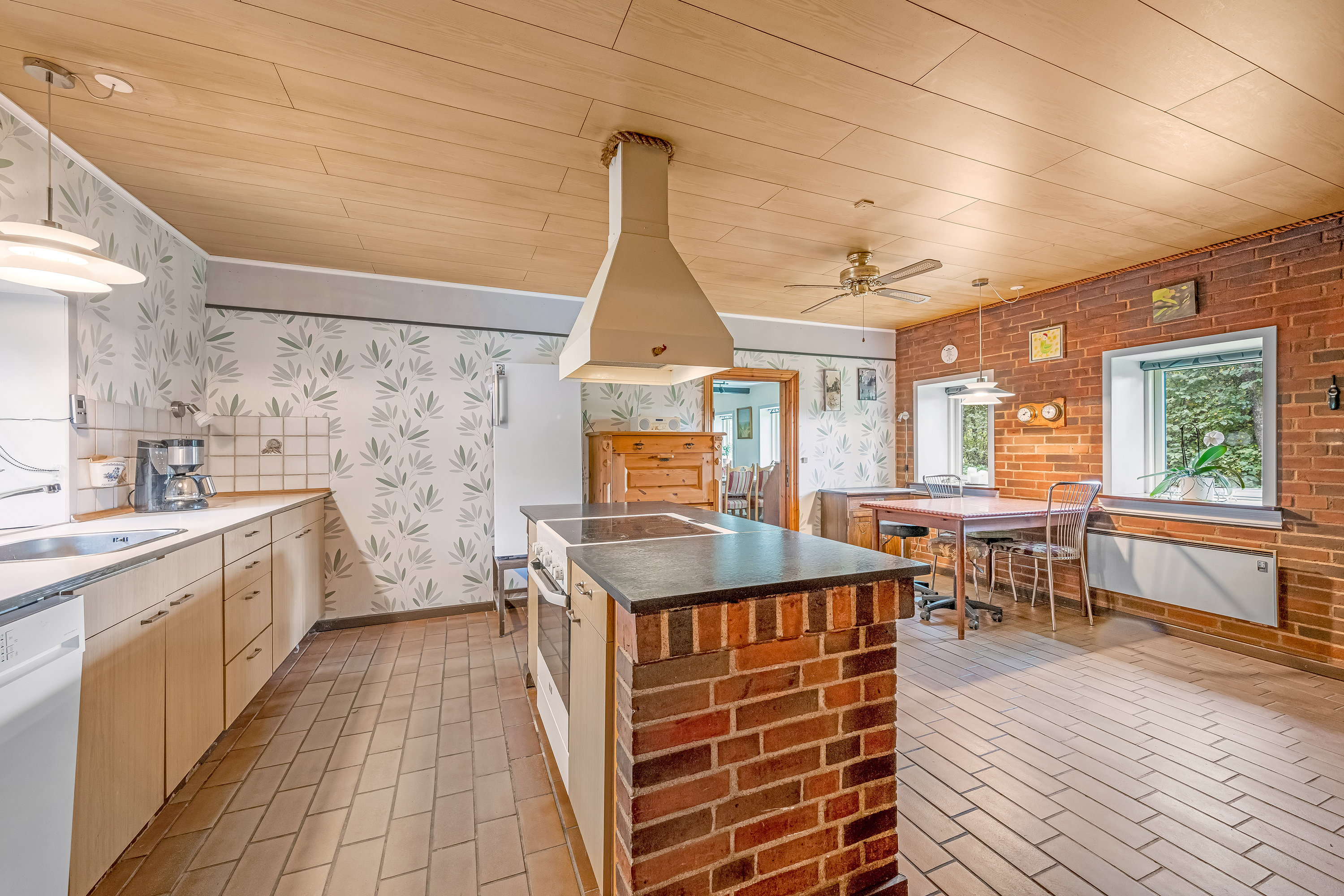 Fremhævet køkken billede i fuldskærmstilstand. Billede af Haunstrupvej 5, Fjelstervang, 6933 Kibæk