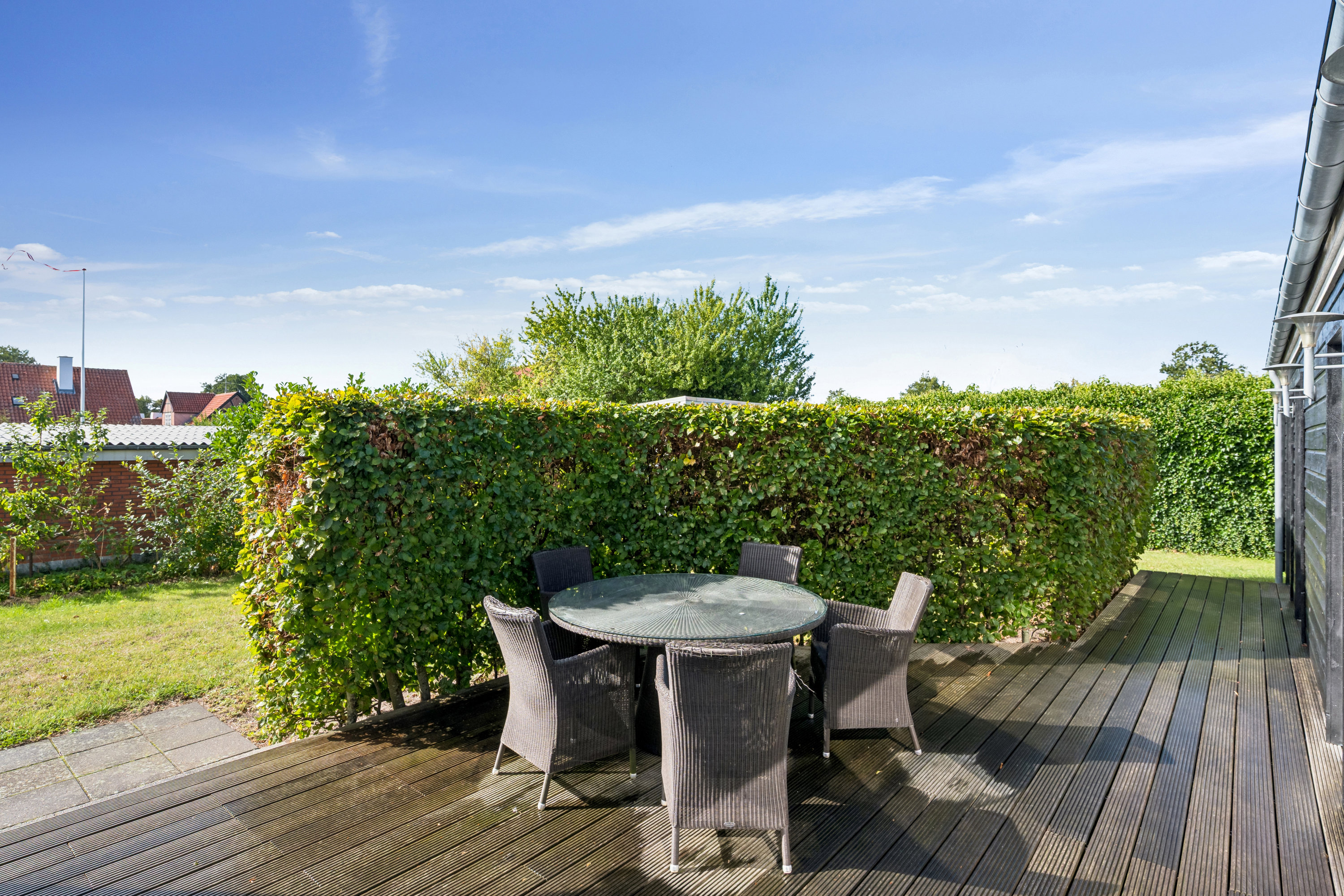 Fremhævet terrasse billede i fuldskærmstilstand. Billede af Egil Fischers Vej 3, Femmøller Strand, 8400 Ebeltoft