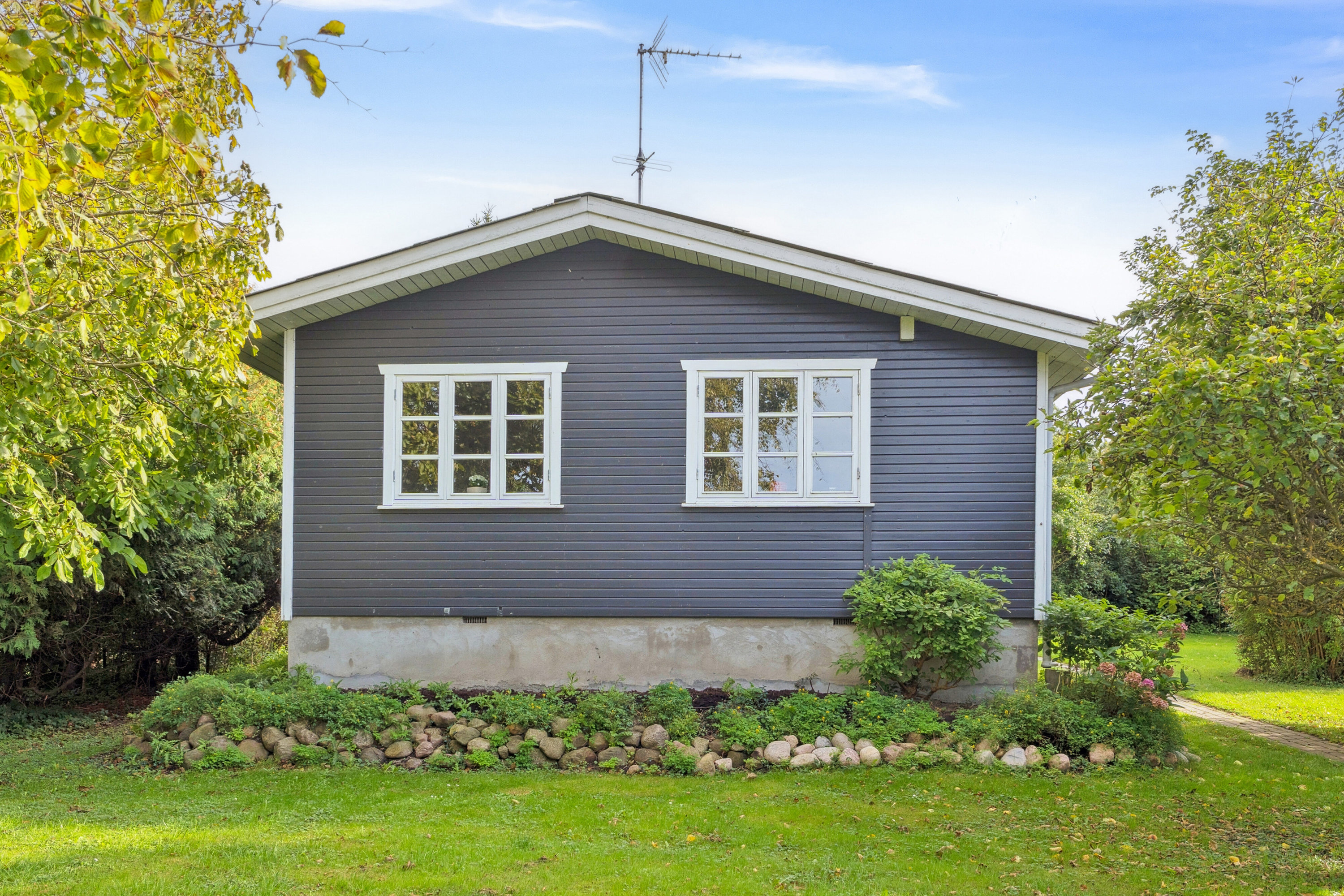 Fremhævet set fra haven billede i fuldskærmstilstand. Billede af Mosestien 29, Roneklint St, 4720 Præstø